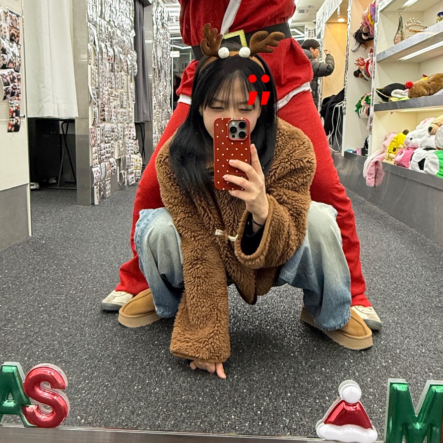 (W) UGG Tazz Slipper Chestnut 착용 스타일 - 3