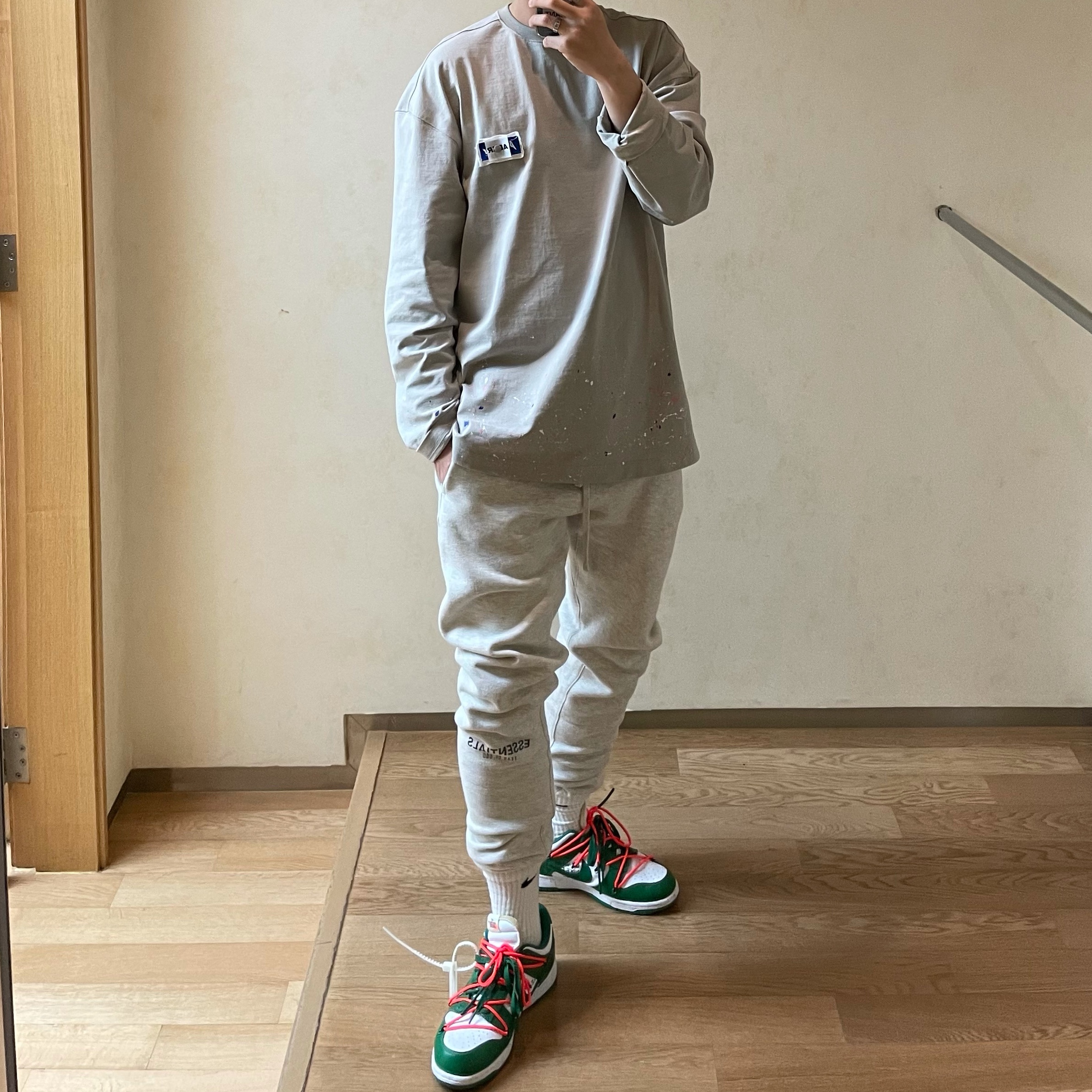 Essentials Sweatpants Oatmeal - 21SS, Nike x Off-White Dunk Low Pine Green 착용 스타일