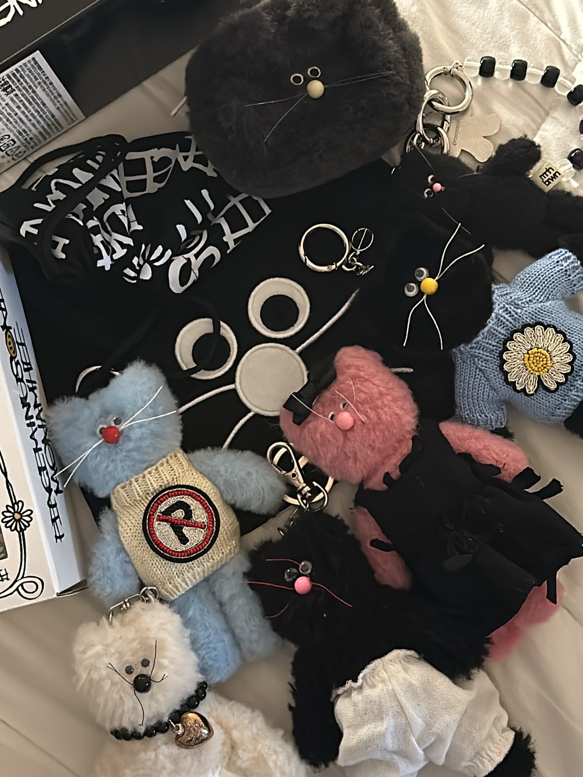 Monamhee x Peaceminusone Daihee Plush Keyring, Monamhee x Peaceminusone Syhee Plush Keyring 착용 스타일 - 3