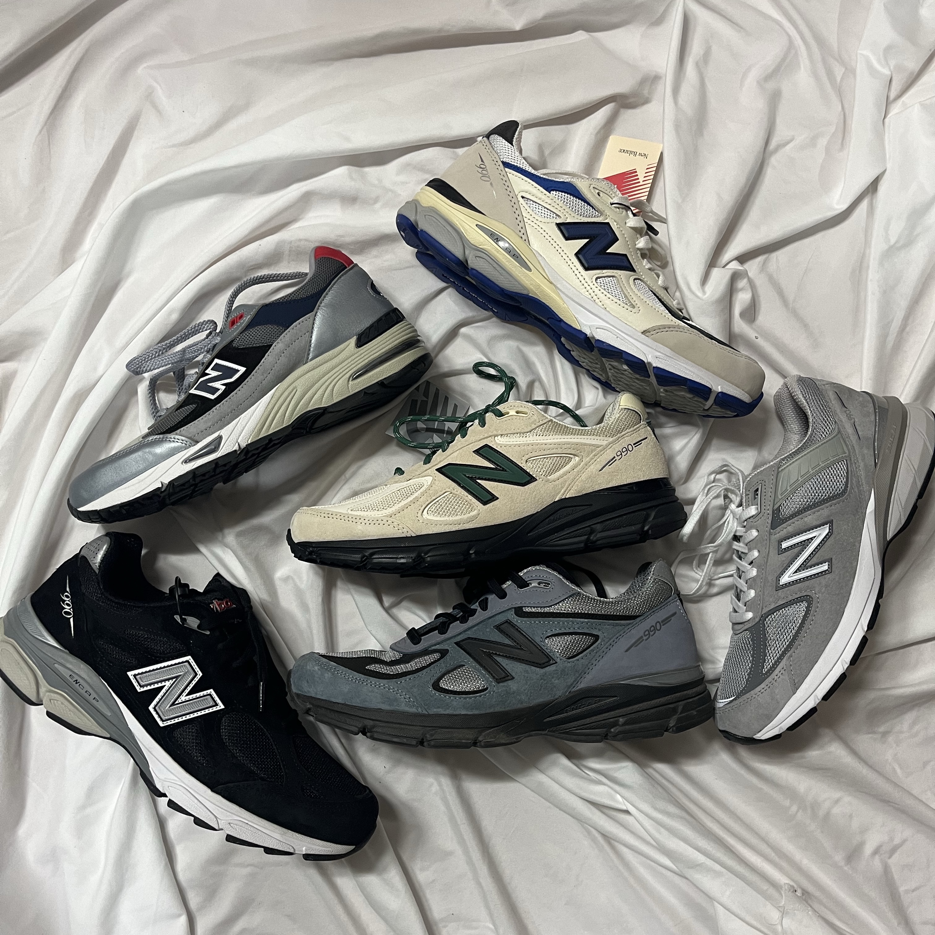 New Balance 990v4 Made in USA Grey Silver, New Balance 990v3 Made in USA Black - D Standard 착용 스타일