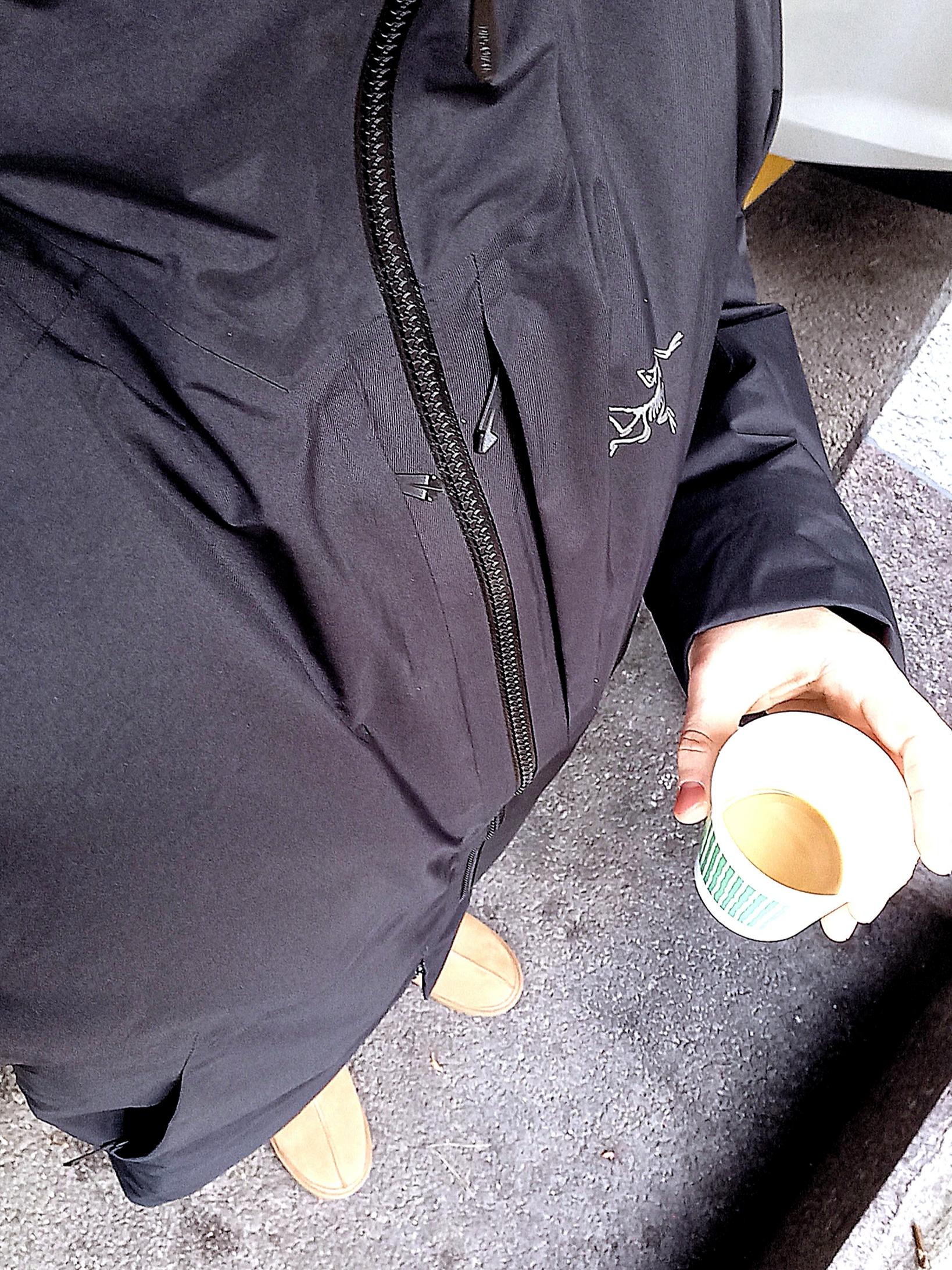 UGG Neuman Chestnut, Arc'teryx Ralle Down Parka Black 착용 스타일 - 5