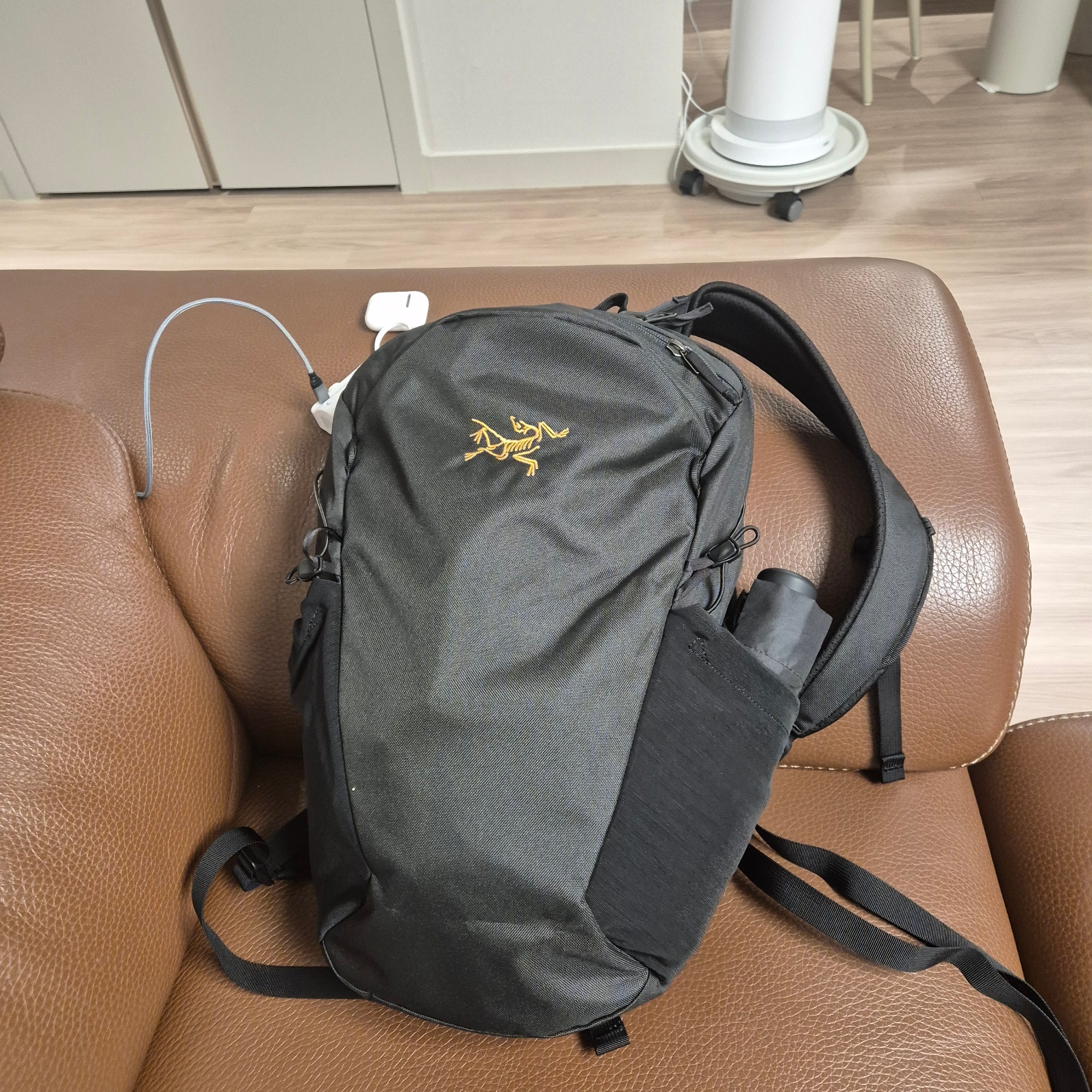 Arc'teryx Mantis 16 Backpack Black 착용 스타일 - 1