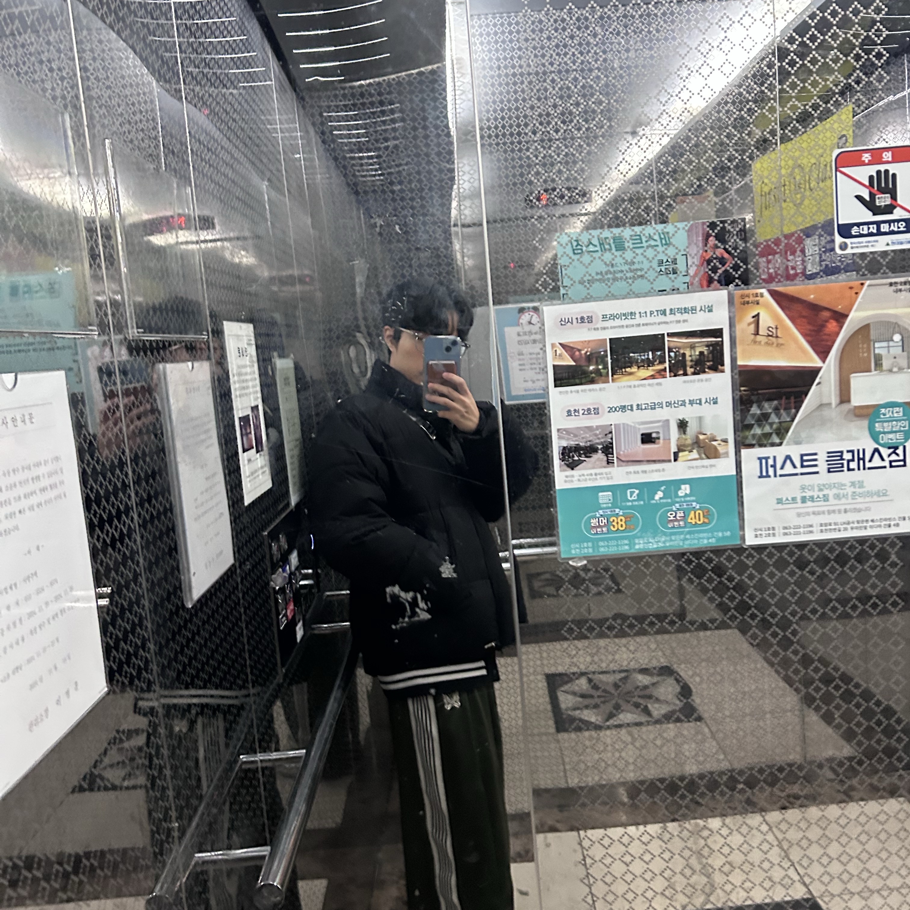 Needles x LHP H.D. Track Pants Poly Smooth Wide Olive 착용 스타일 - 1