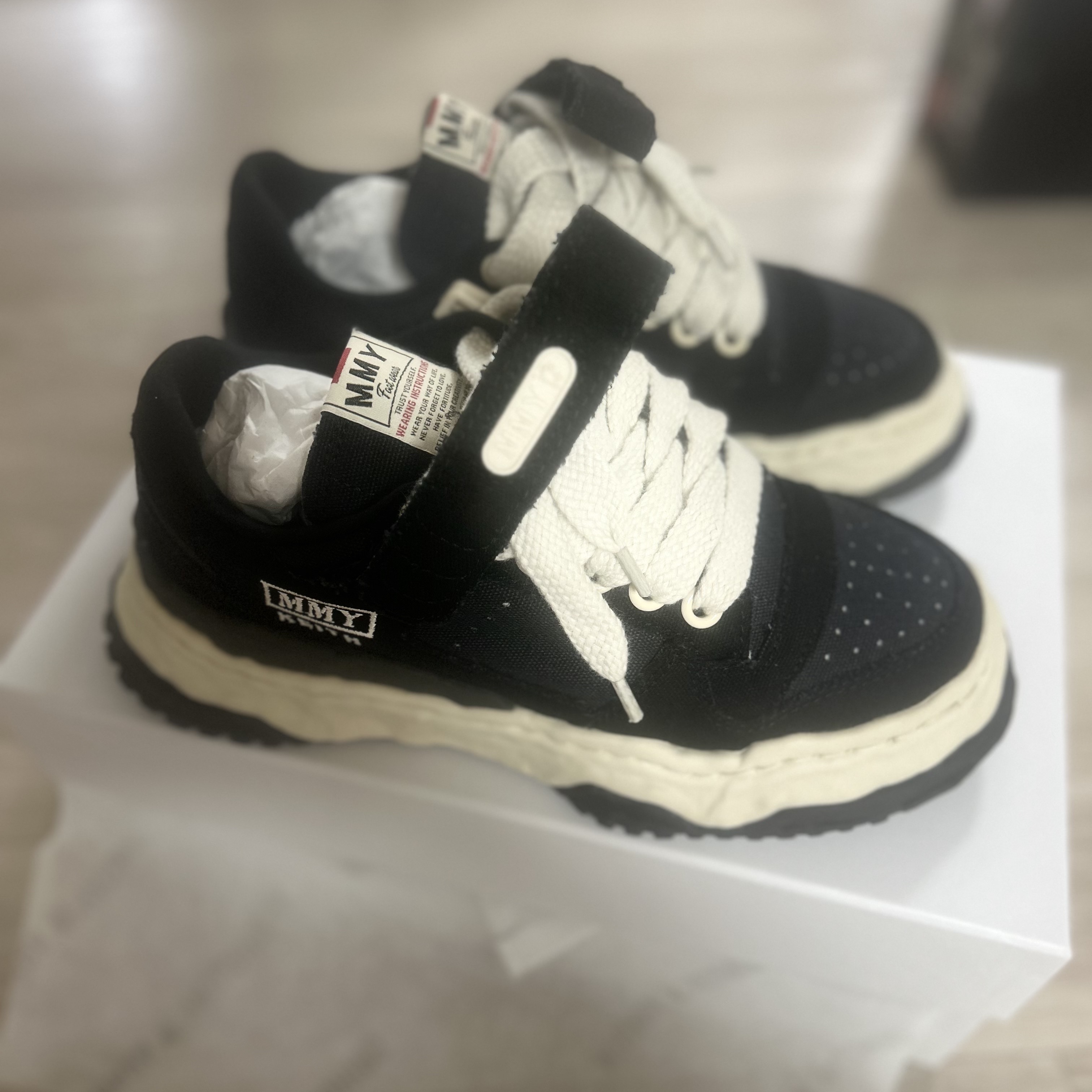 Maison Mihara Yasuhiro Keith OG Sole Canvas Low-top Sneakers Black 착용 스타일 - 2