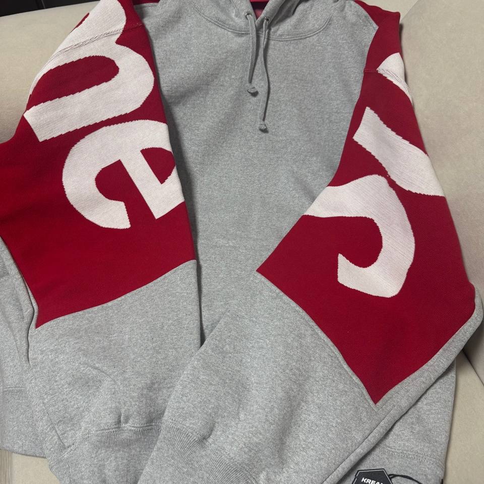 Supreme Big Logo Jacquard Hooded Sweatshirt Heather Grey - 23FW 착용 스타일 - 1