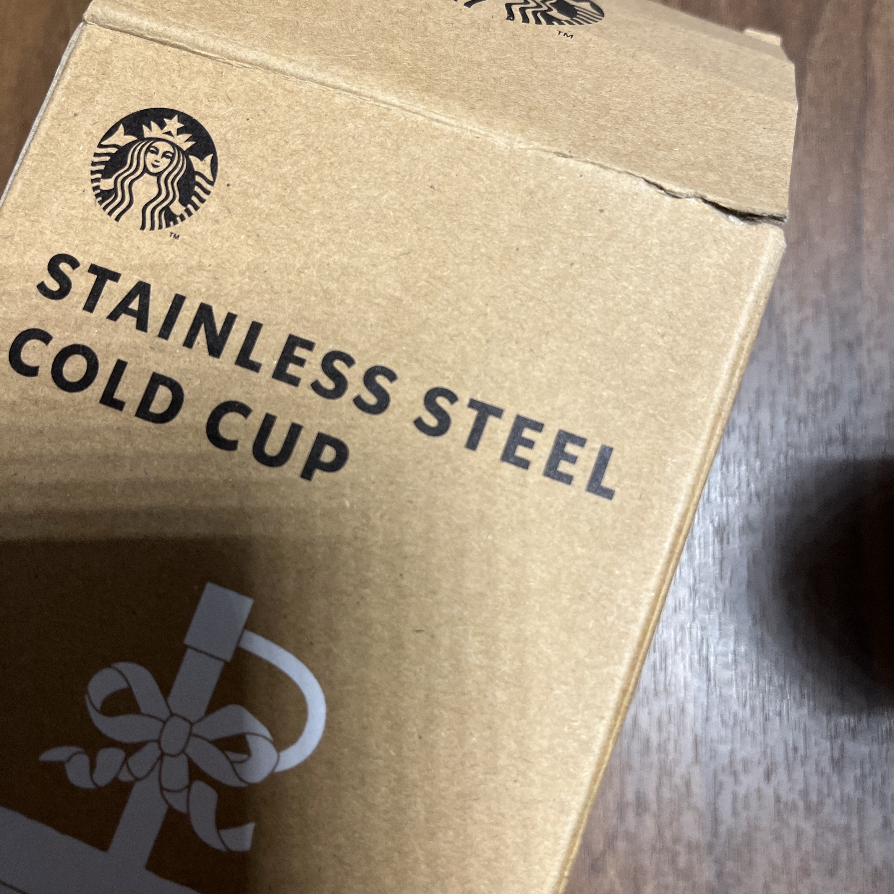 Starbucks SS Classy Ribbon Dion Cold Cup 591ml 착용 스타일