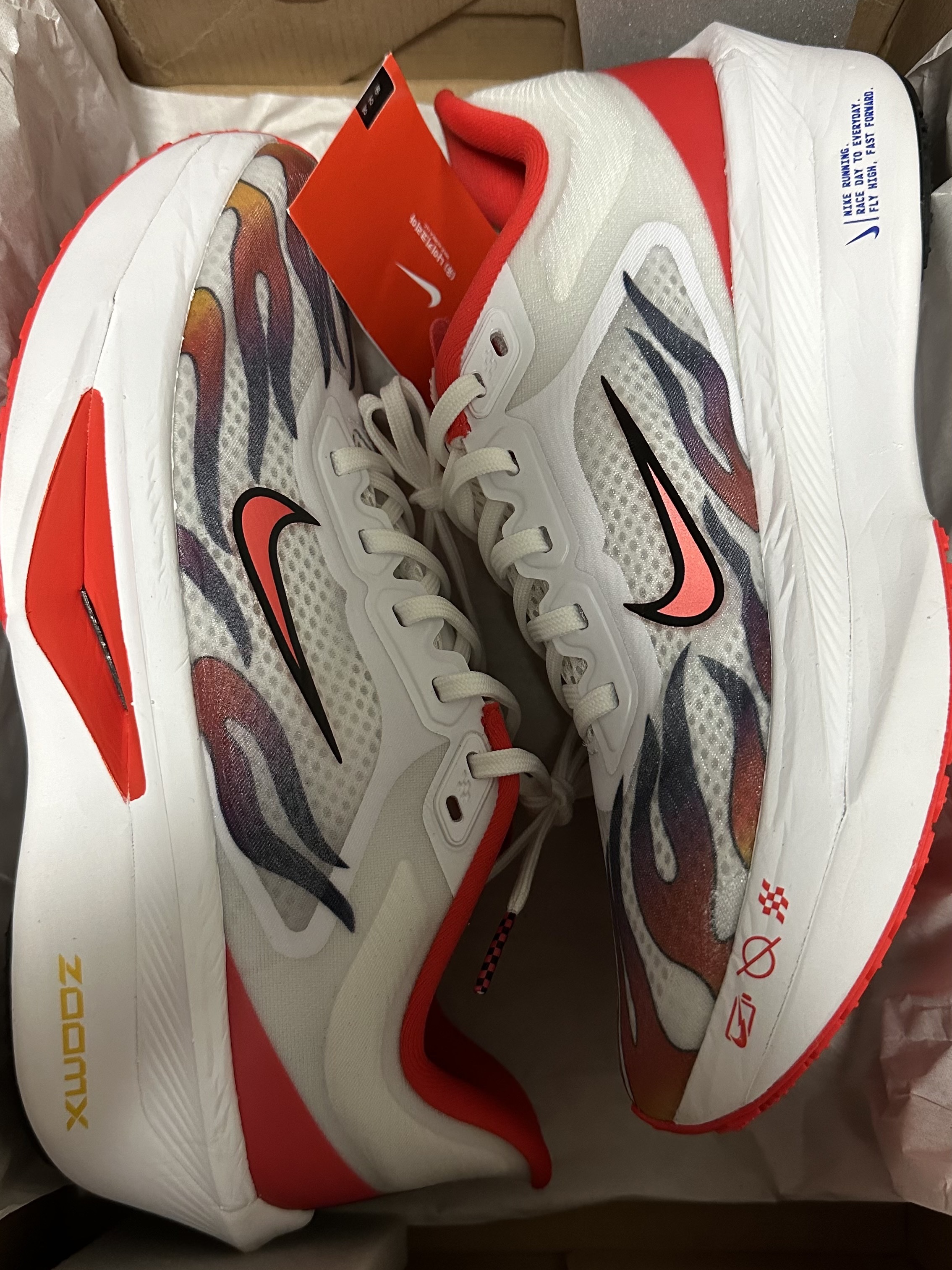 Nike Zoom Fly 6 PRM White Habanero Red 착용 스타일