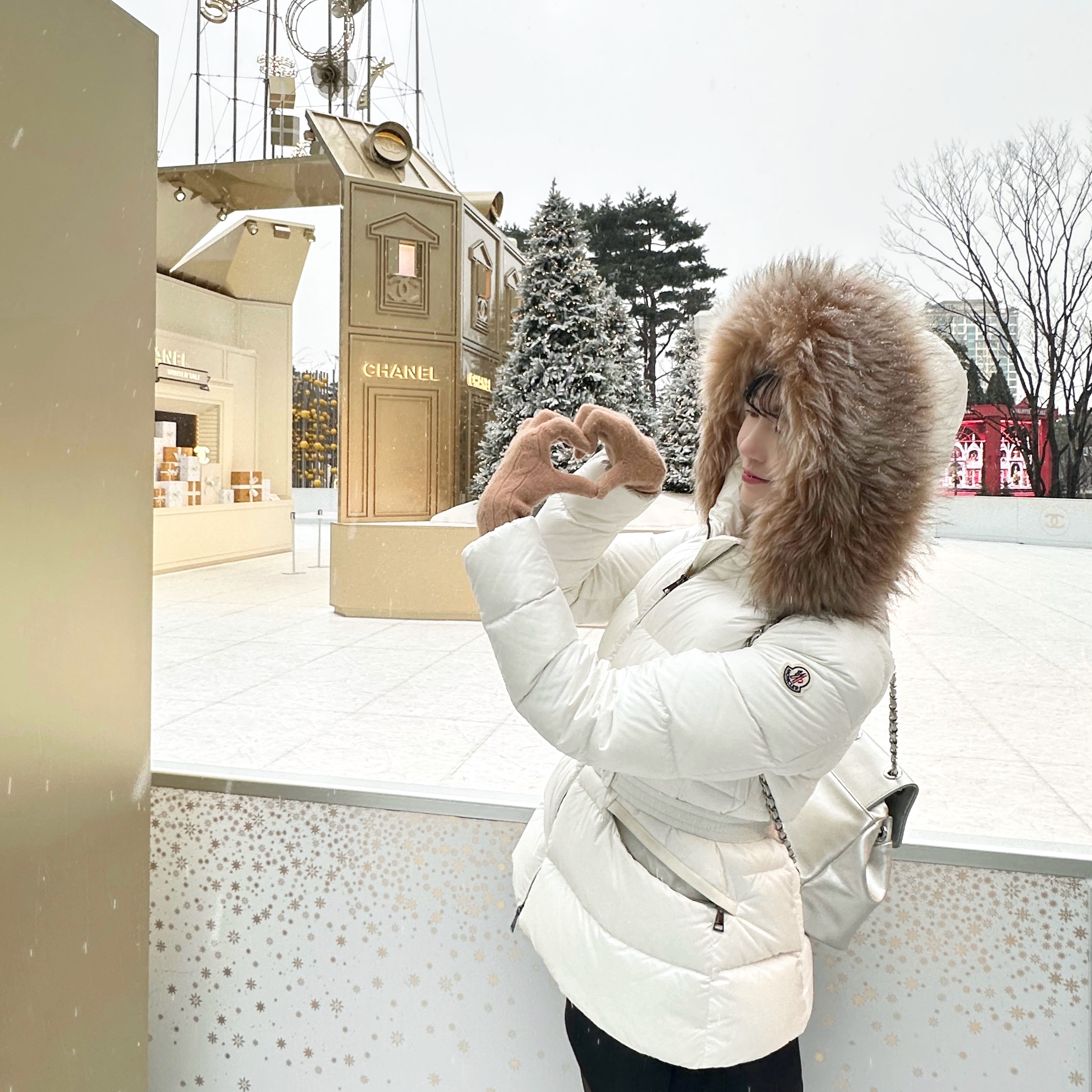 (W) Moncler Boed Short Down Jacket White - 24FW, Anoetic Anc Classic Backpack Silver 착용 스타일 - 1