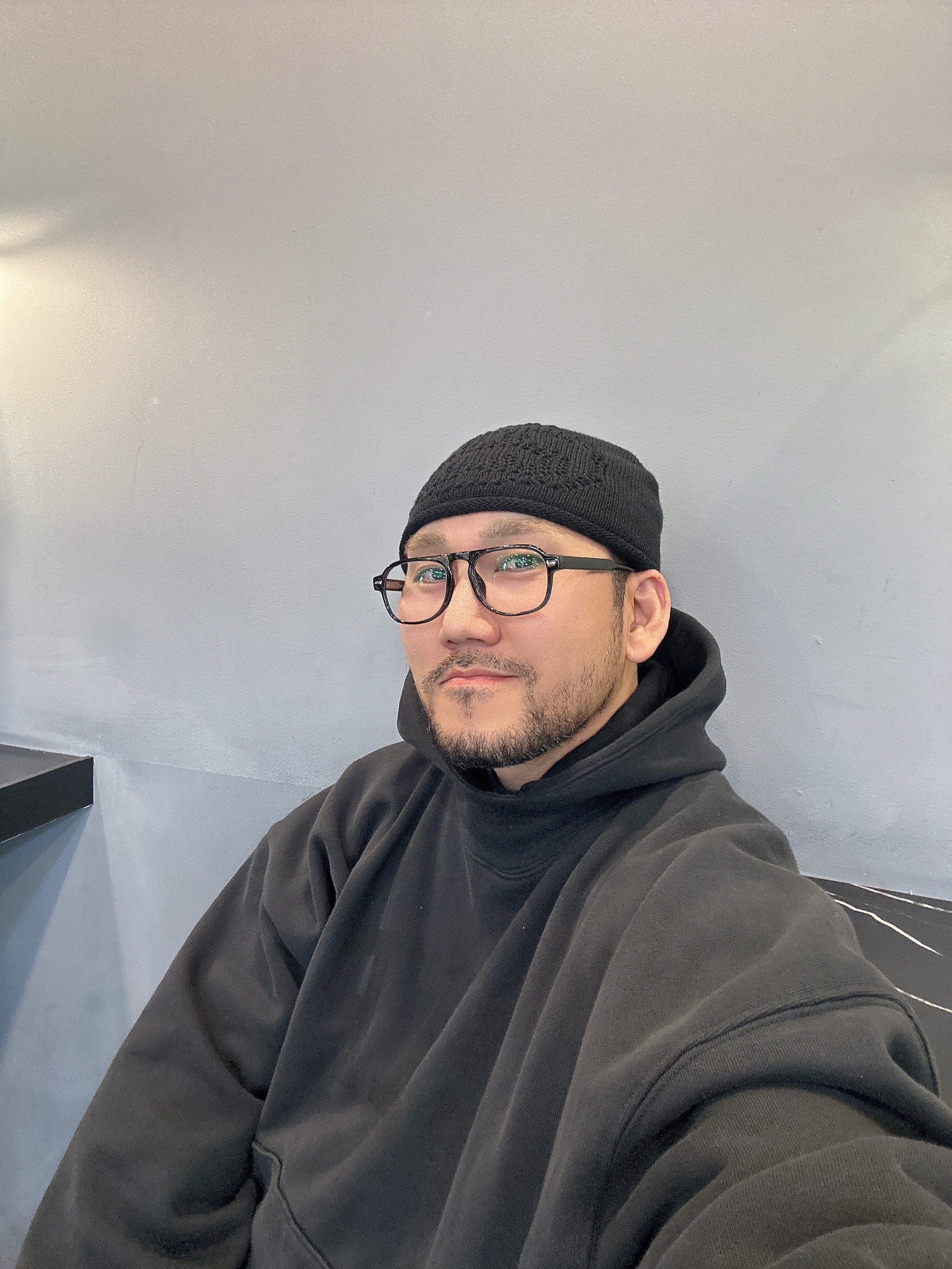 Yeezy Gap Engineered By Balenciaga Dove Hoodie Washed Black, Stussy Loose Knit SS-Link Skullcap Black 착용 스타일