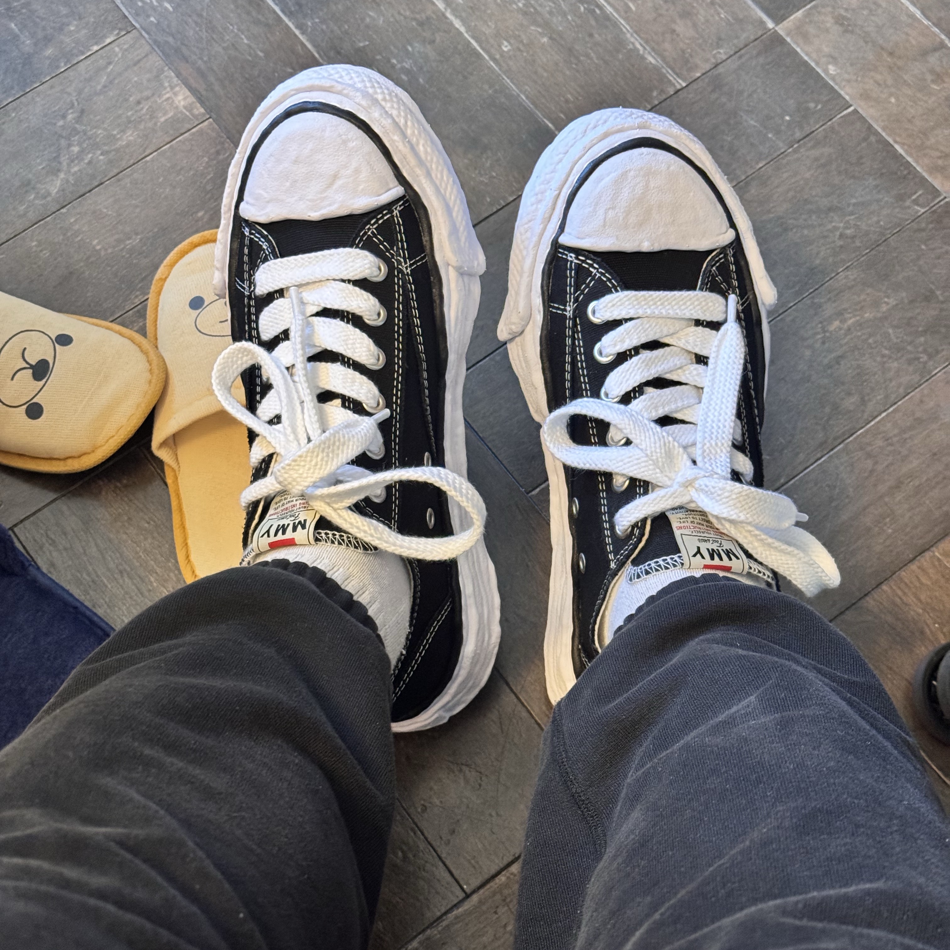 Maison Mihara Yasuhiro Peterson23 OG Sole Canvas Low-top Sneakers Black 착용 스타일