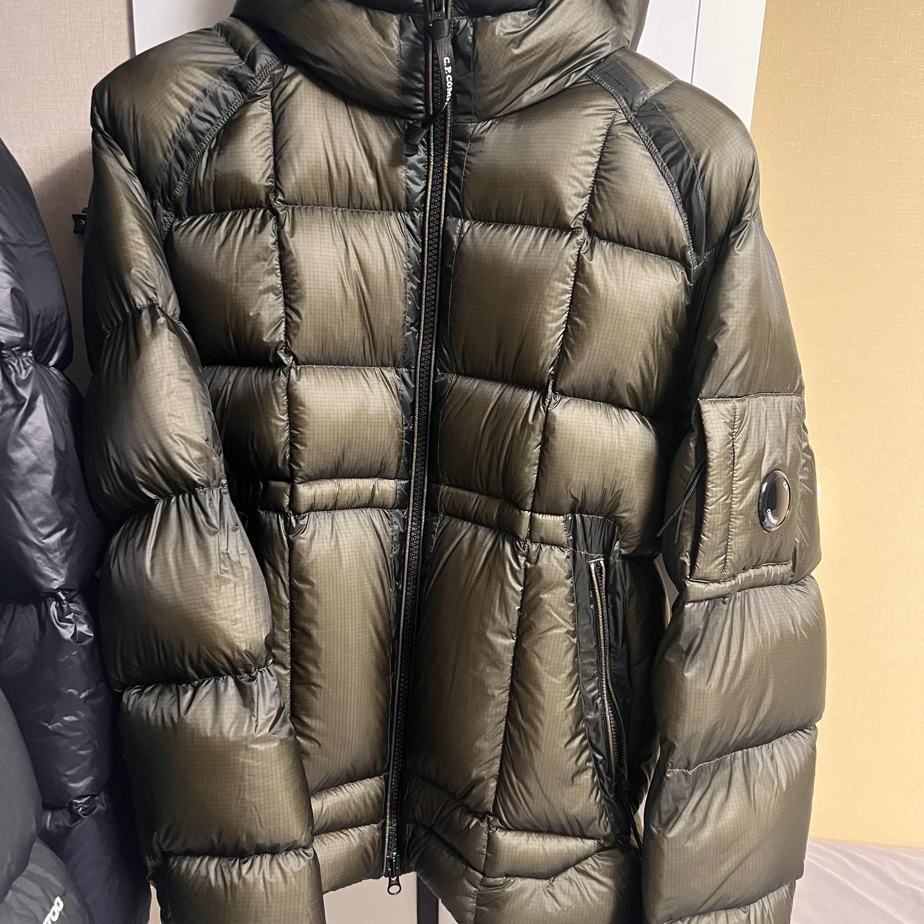 C.P. Company D.D Shell Hooded Quilted Down Jacket Olive Night - 23FW 착용 스타일