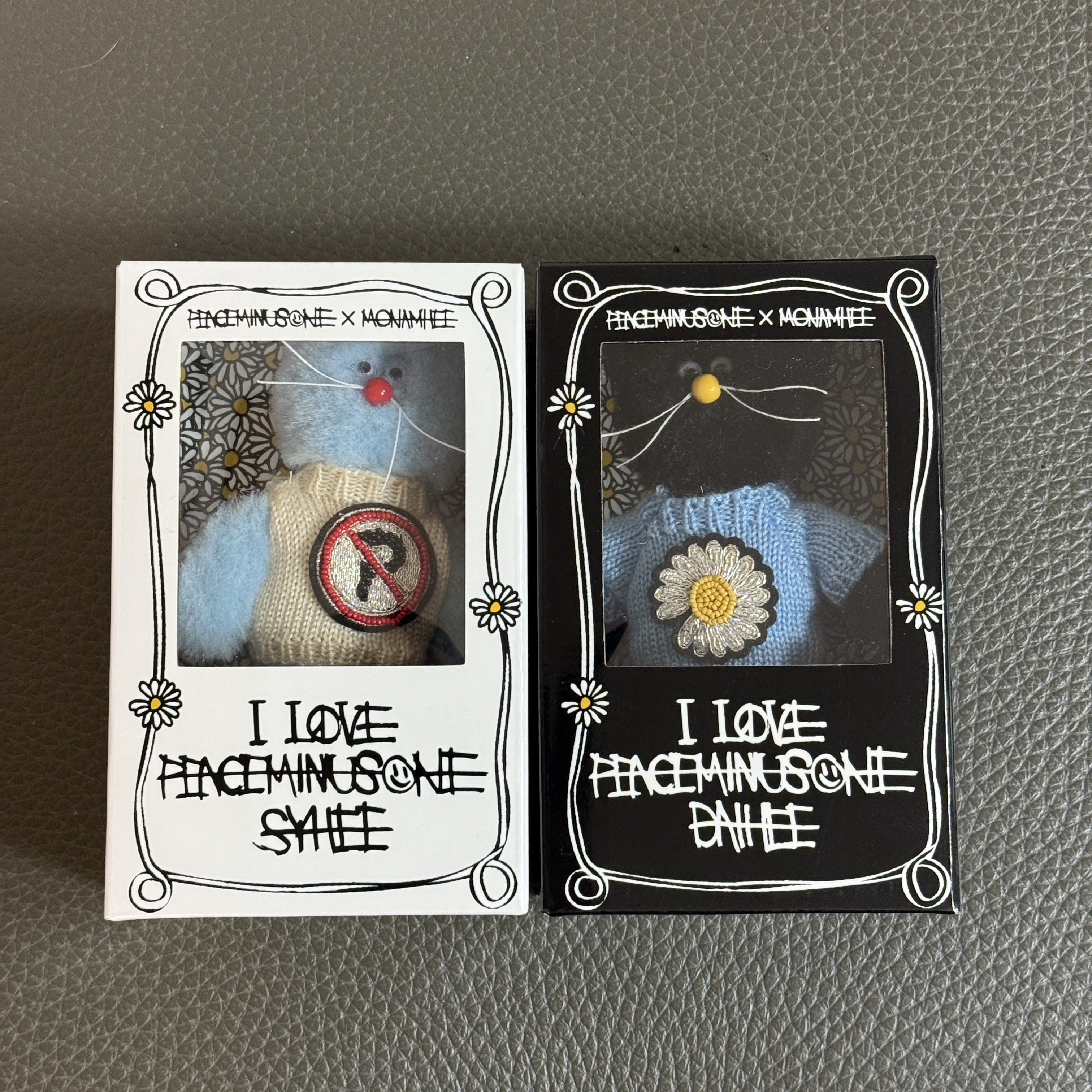 Monamhee x Peaceminusone Daihee Plush Keyring, Monamhee x Peaceminusone Syhee Plush Keyring 착용 스타일 - 1