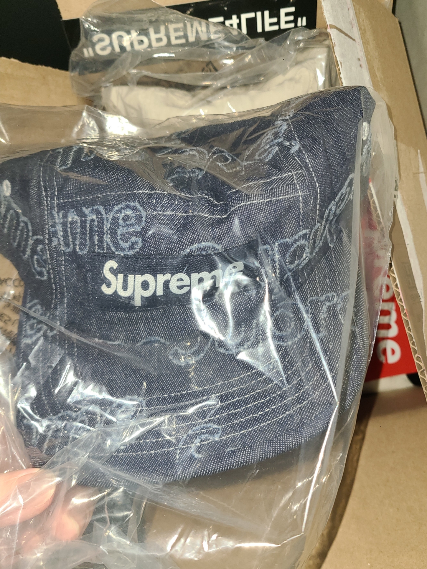 Supreme Lasered Denim Camp Cap Navy - 24FW 착용 스타일