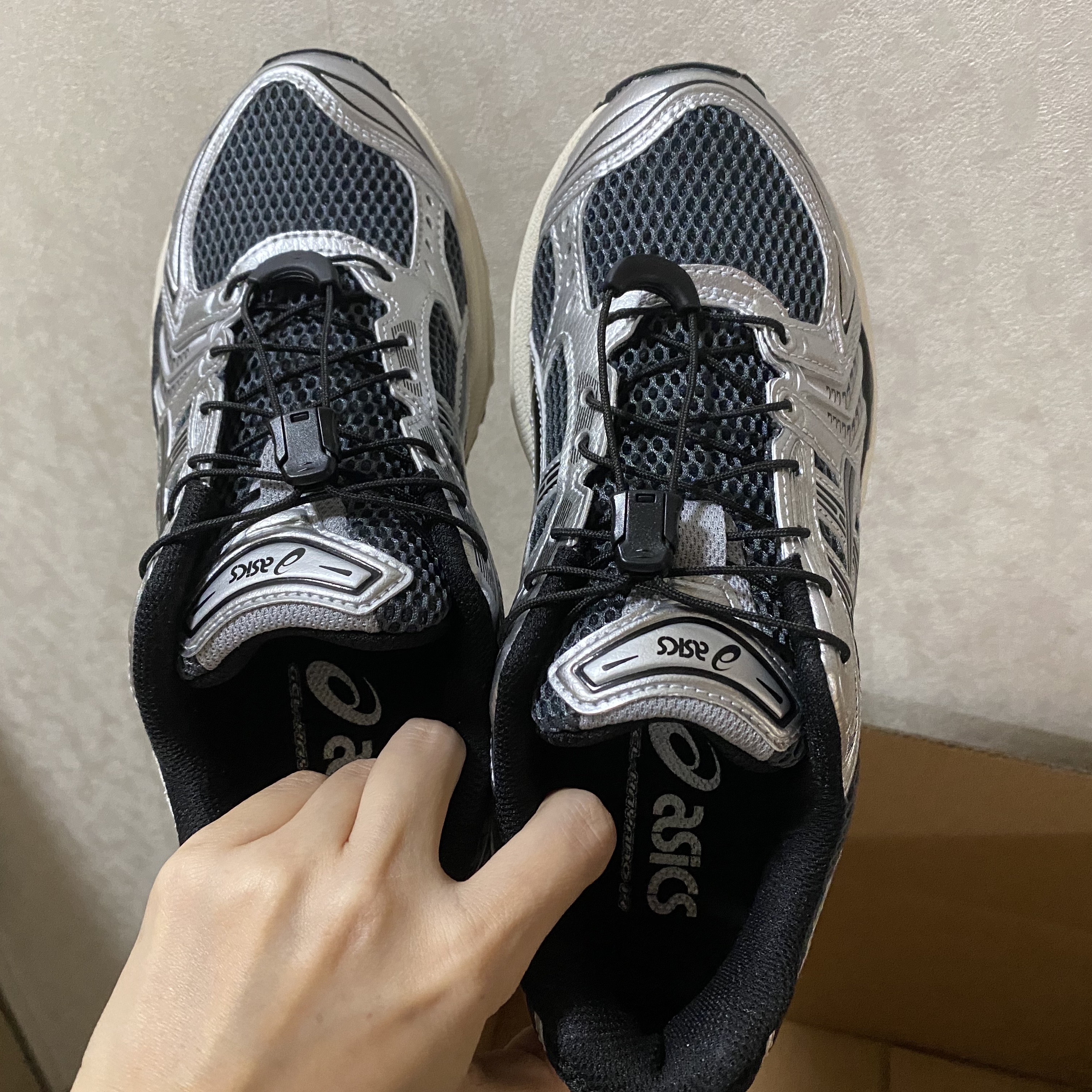 Asics Unlimited Gel-Kayano 14 Carrier Grey Black 착용 스타일