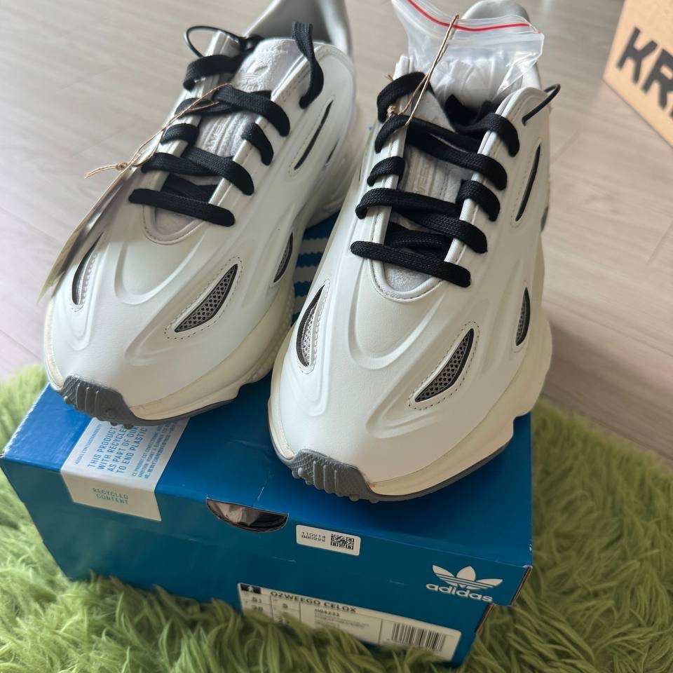 Adidas Ozweego Celox Cloud White Core Black 착용 스타일 - 2