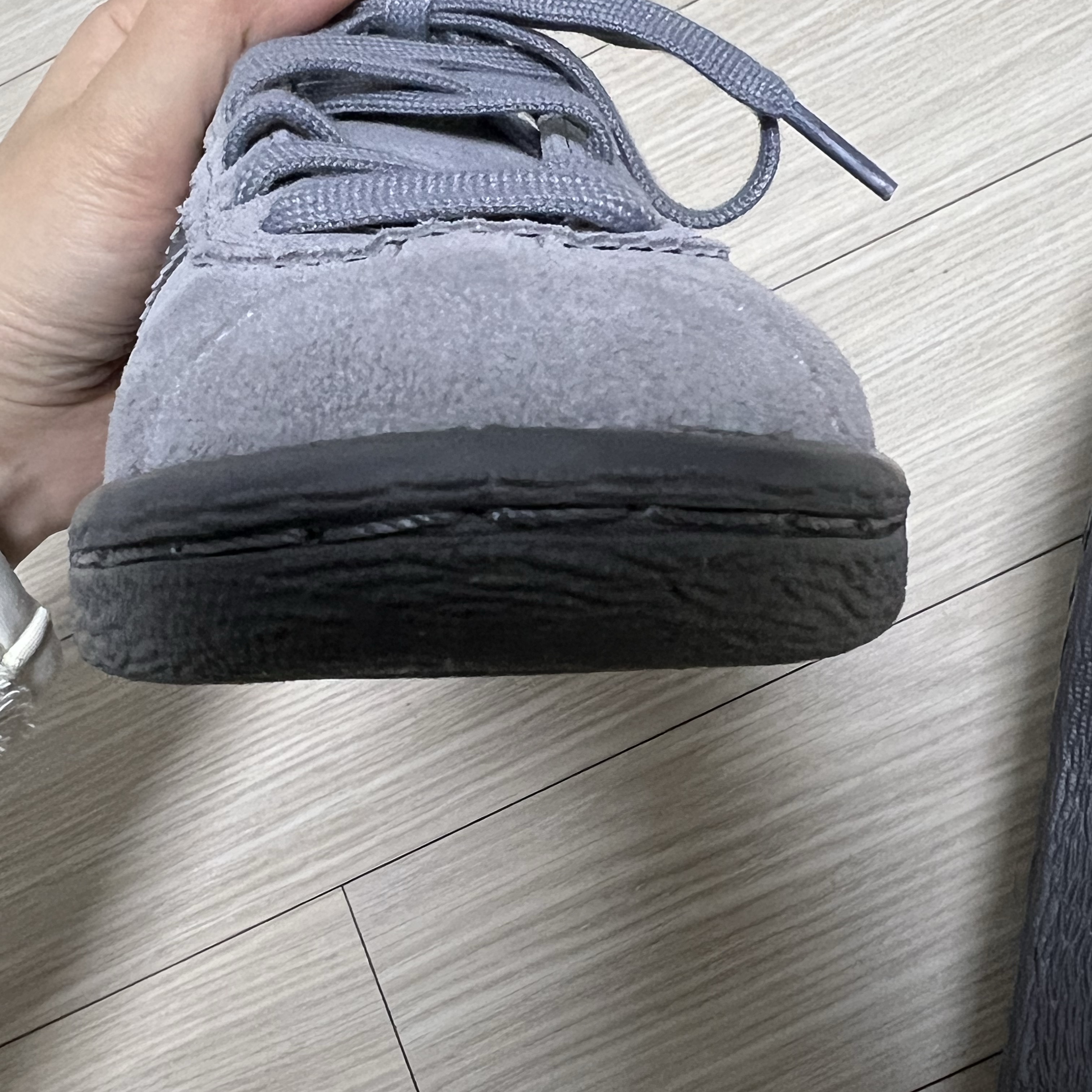 Adidas Stadt Grey Three Grey Five 착용 스타일 - 3