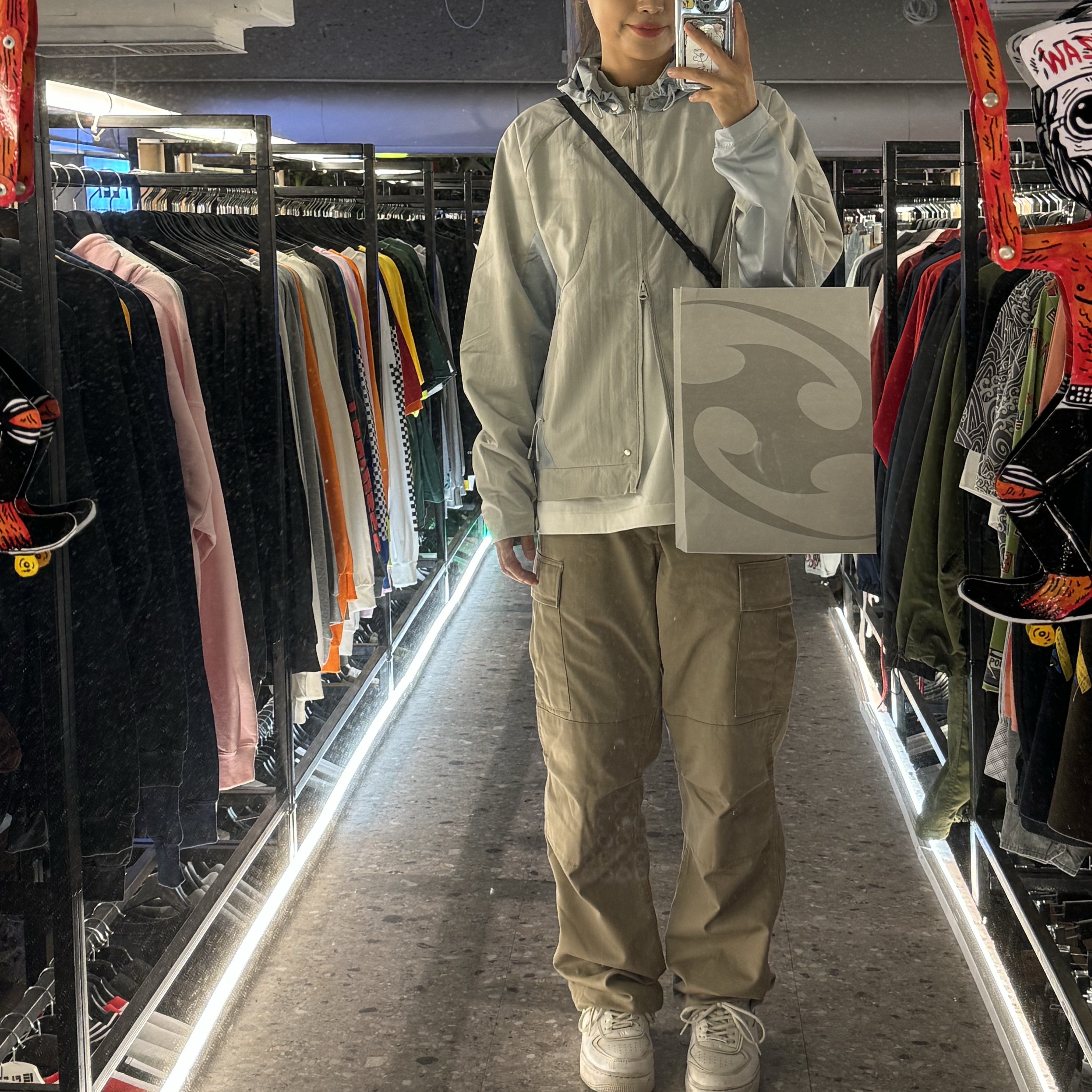 Sansan Gear Contrast Jacket Light Grey, (PS) Nike Force 1 LE Triple White 착용 스타일