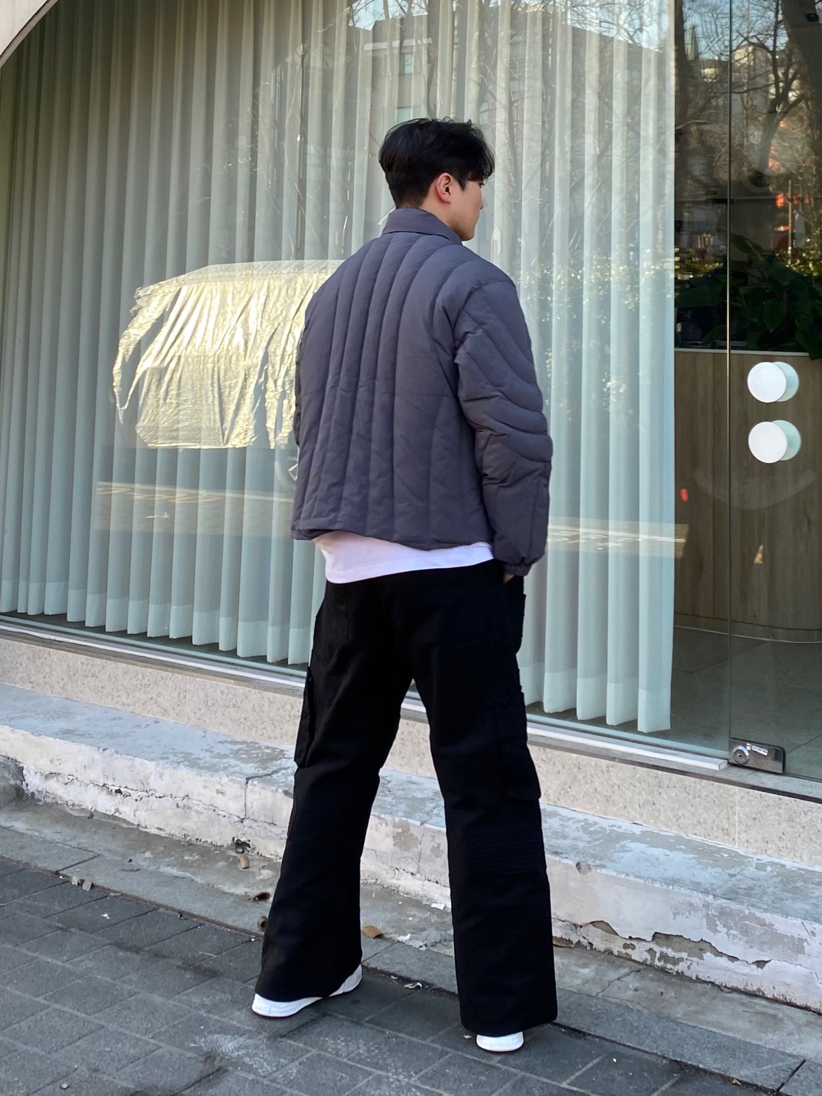 Maison Mihara Yasuhiro Baker OG Sole Canvas Low Cut Sneakers Black White, [KREAM 단독] STU Multi Panel Cargo Pants Black 착용 스타일 - 2