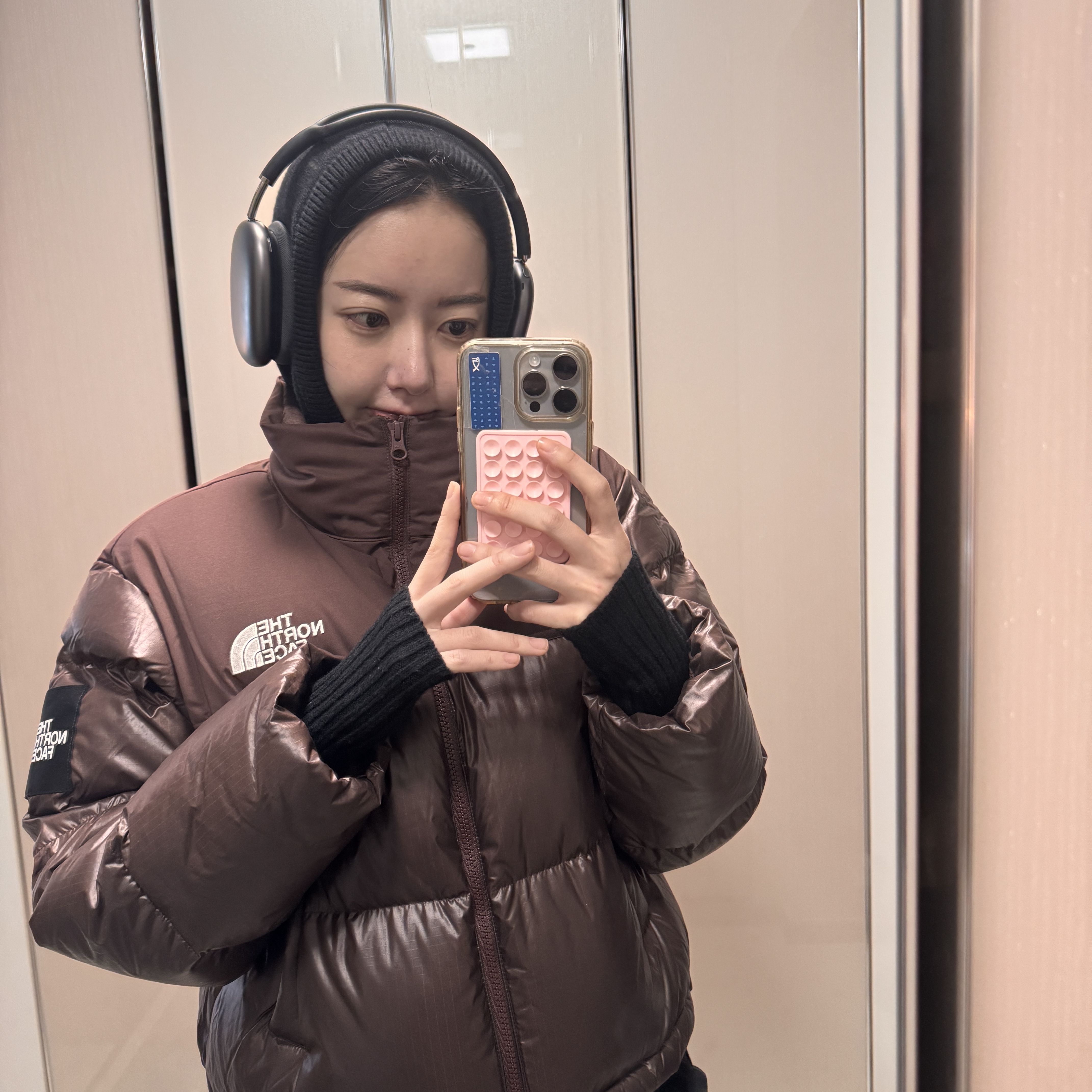 (W) The North Face White Label Novelty Nuptse Down Jacket Cocoa Brown, Apple AirPods Max Lightning Space Gray (Korean Ver.) 착용 스타일 - 1