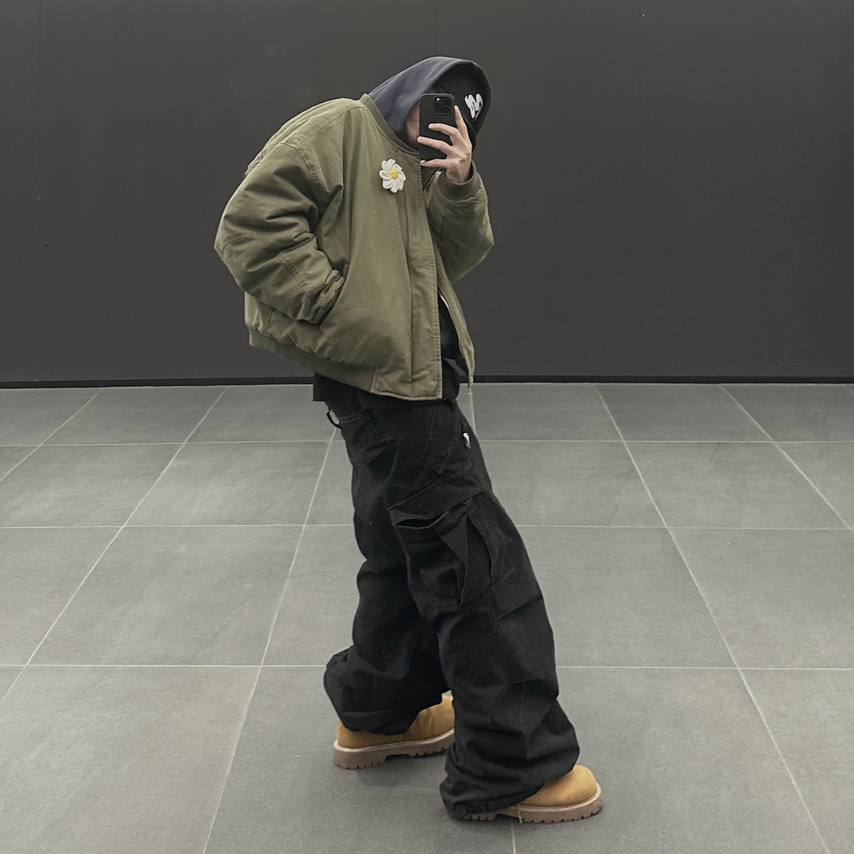 Yeezy YZY Zip-Up Hoodie Navy, Peaceminusone Daisy Corsage #1 White 착용 스타일 - 4