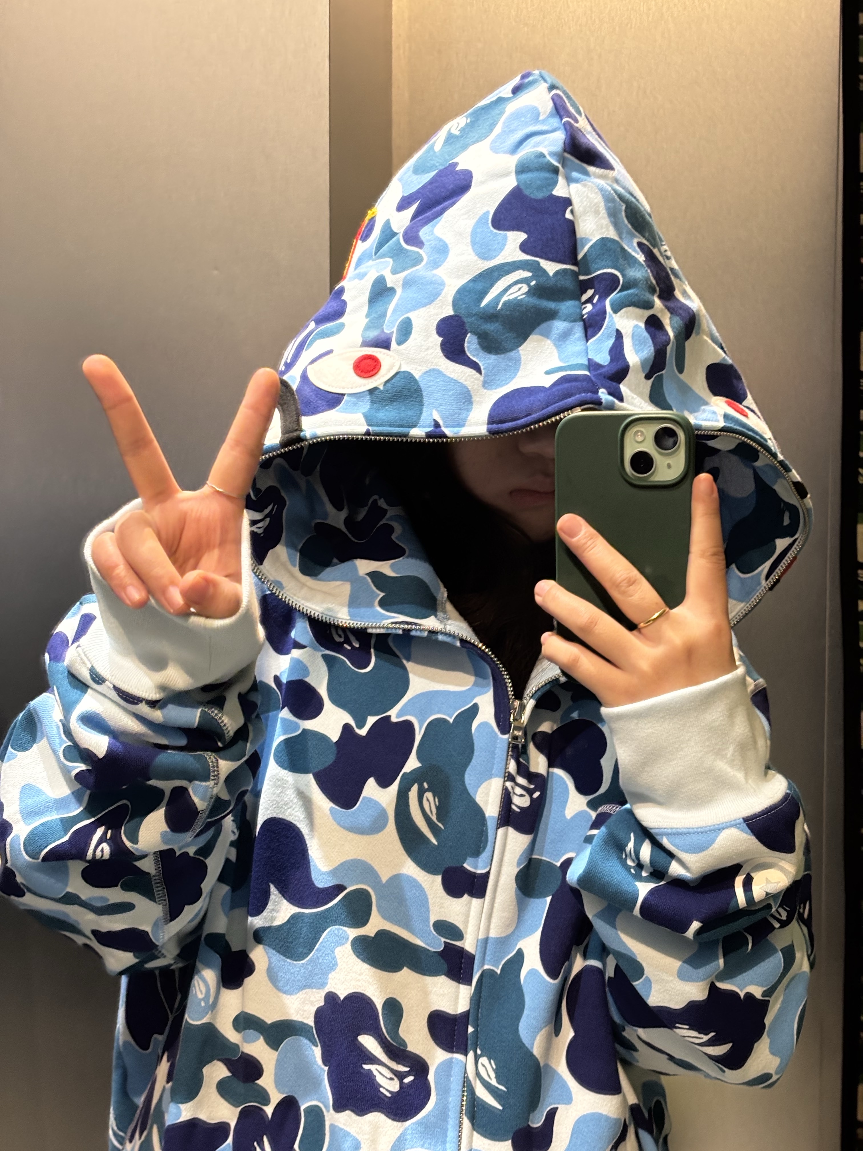 BAPE ABC Camo Shark Full Zip Hoodie Blue 착용 스타일 - 1