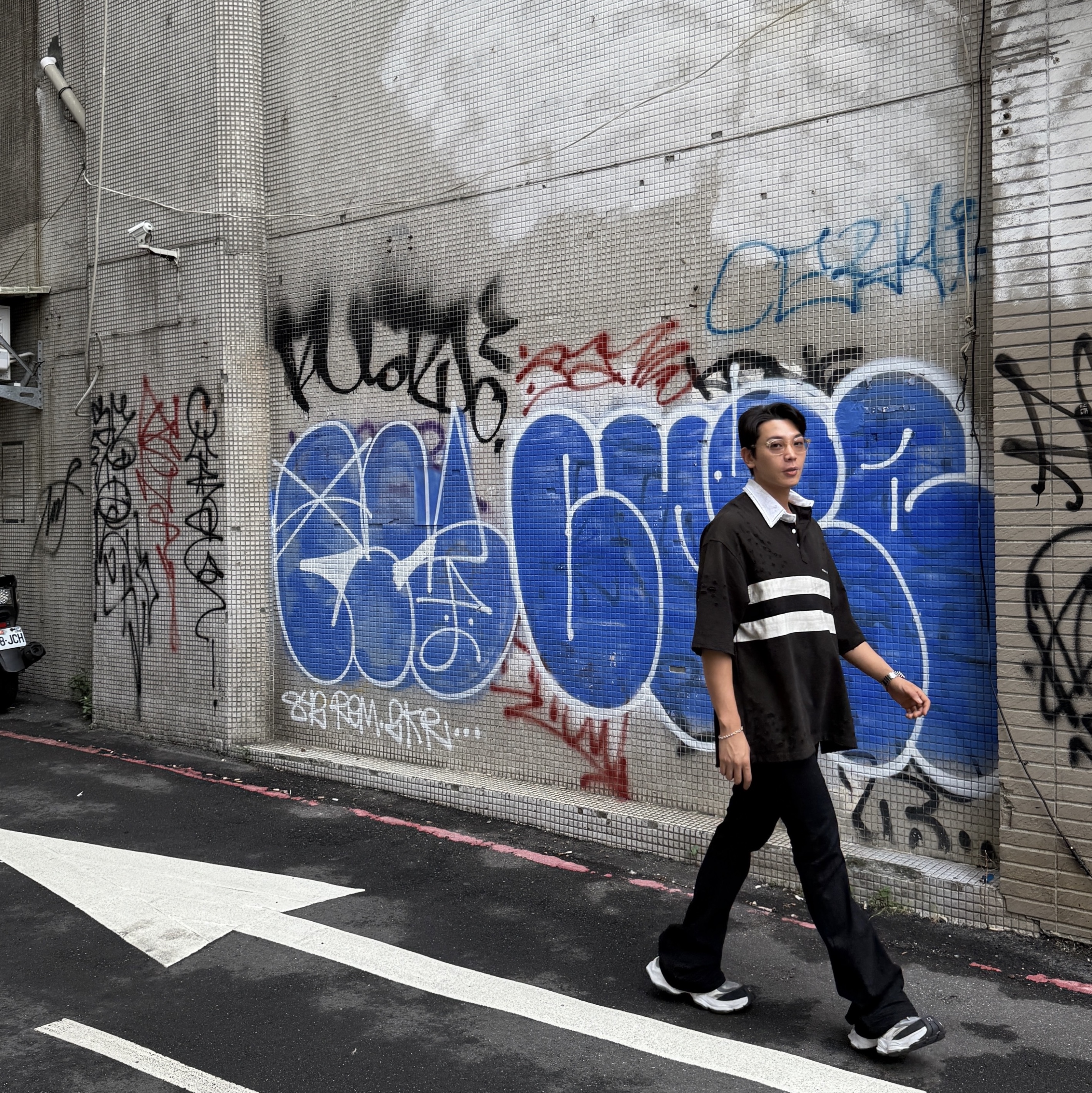 Project G/R Bullied Half Polo Shirts Black, Undermycar Mu.30 Anti Fxxking Logo Play Stretch Flare Black Jeans 착용 스타일