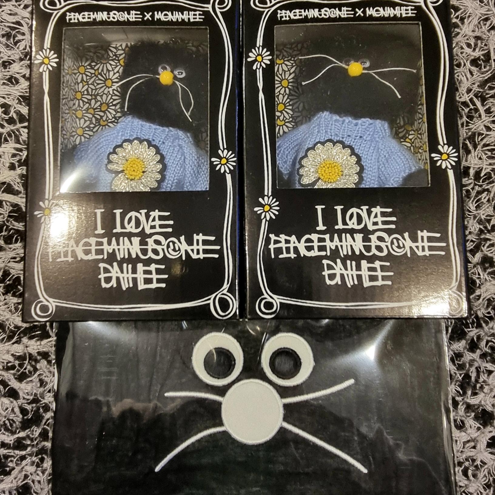 Monamhee x Peaceminusone Daihee Plush Keyring 착용 스타일 - 2