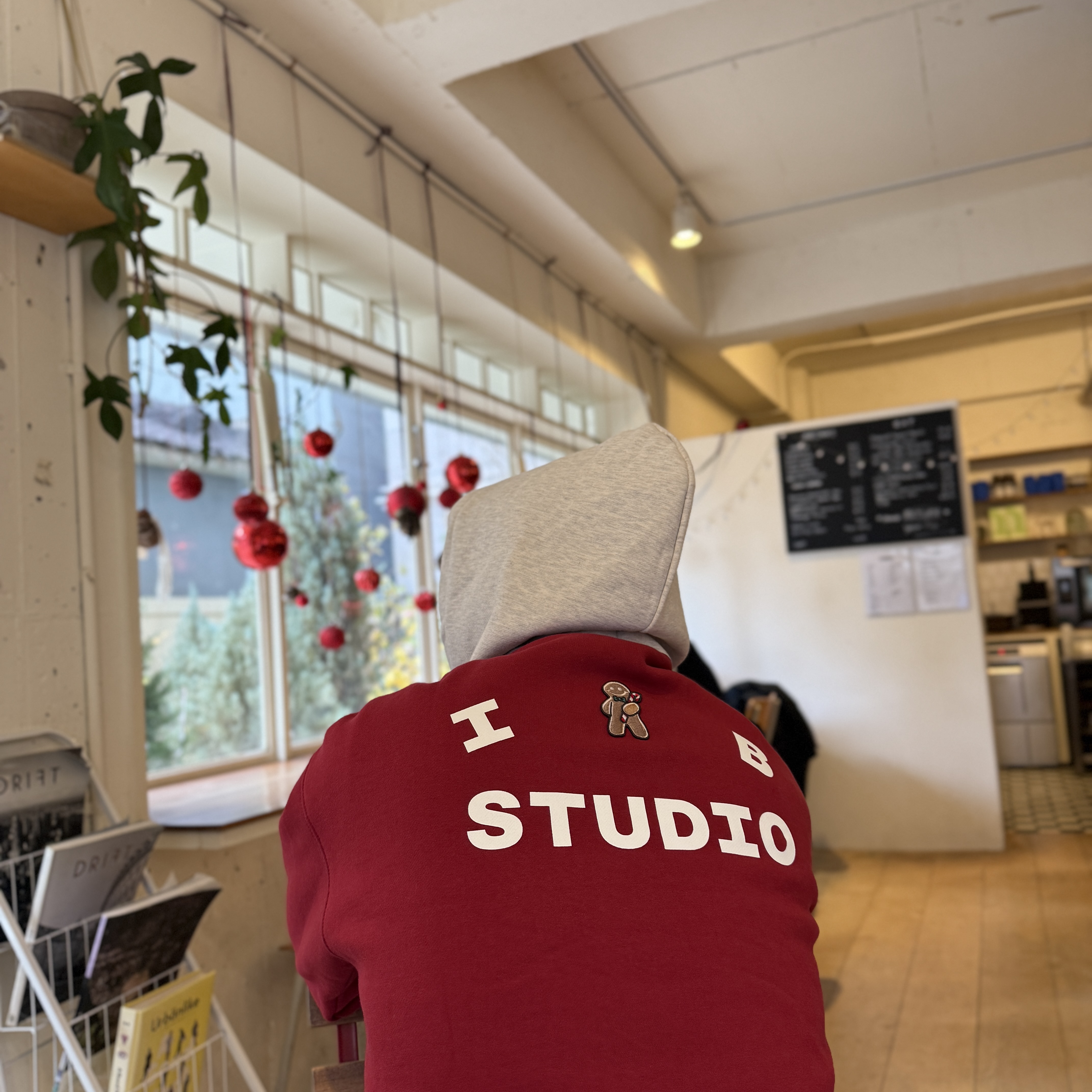 IAB Studio 24 Christmas Hoodie Burgundy Oatmeal, Military Surplus US M65 Fishtail Parka Olive Drab 착용 스타일 - 4