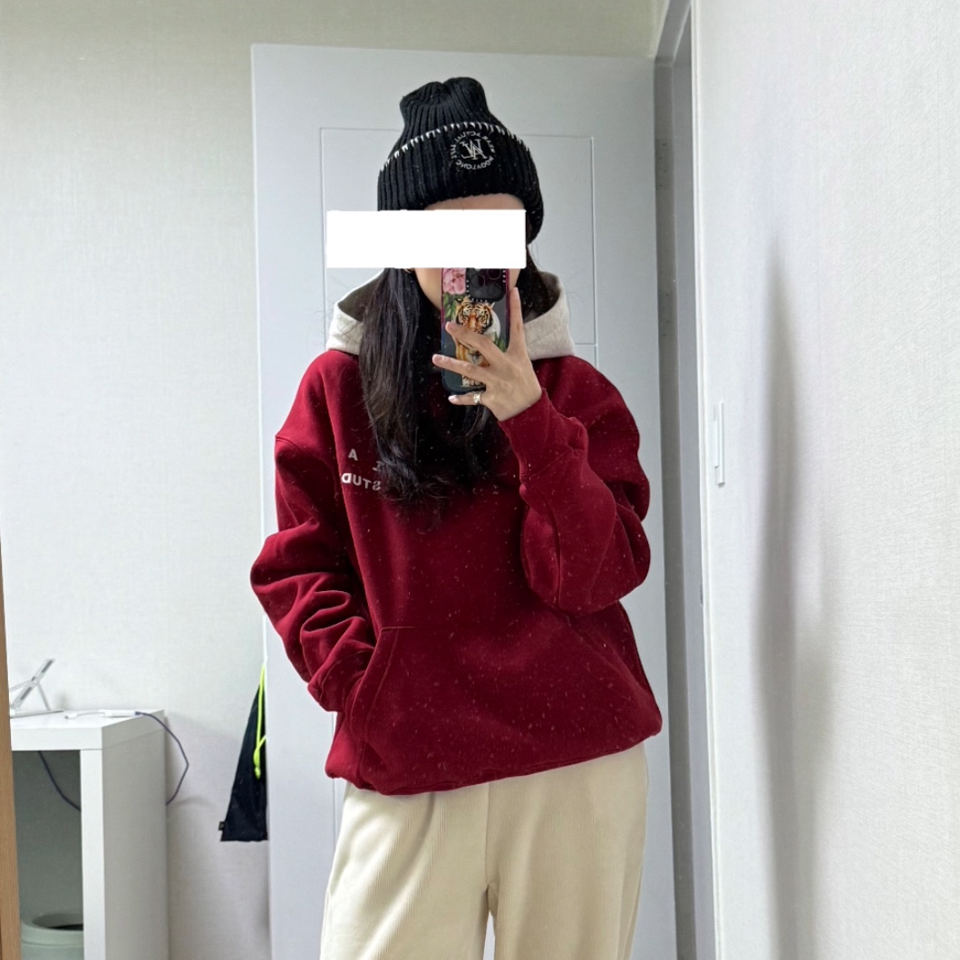 IAB Studio 24 Christmas Hoodie Burgundy Oatmeal 착용 스타일 - 1