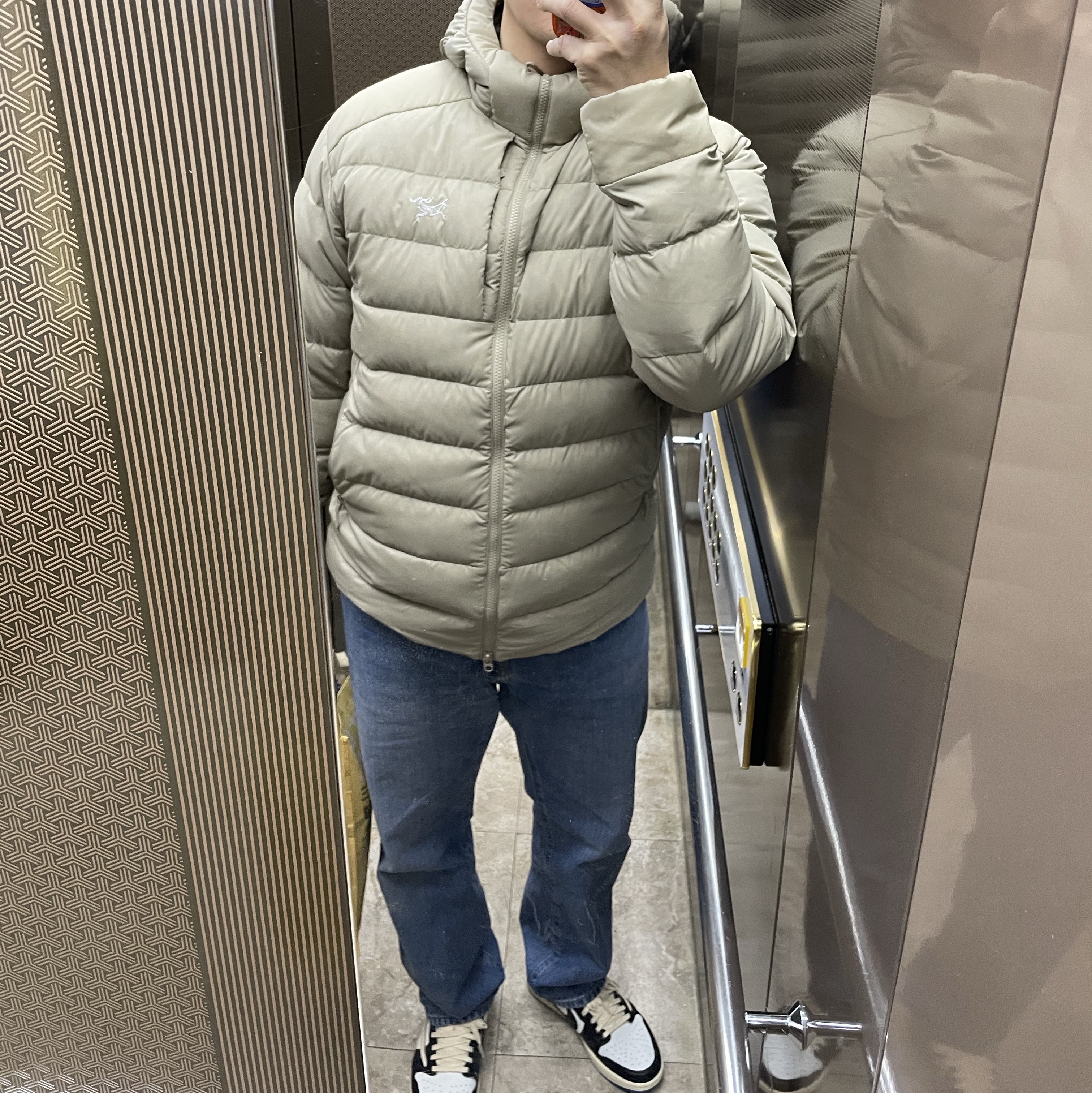 Arc'teryx Thorium Hoody Smoke Bluff, Jordan 1 x Travis Scott x Fragment Retro Low OG SP Military Blue 착용 스타일