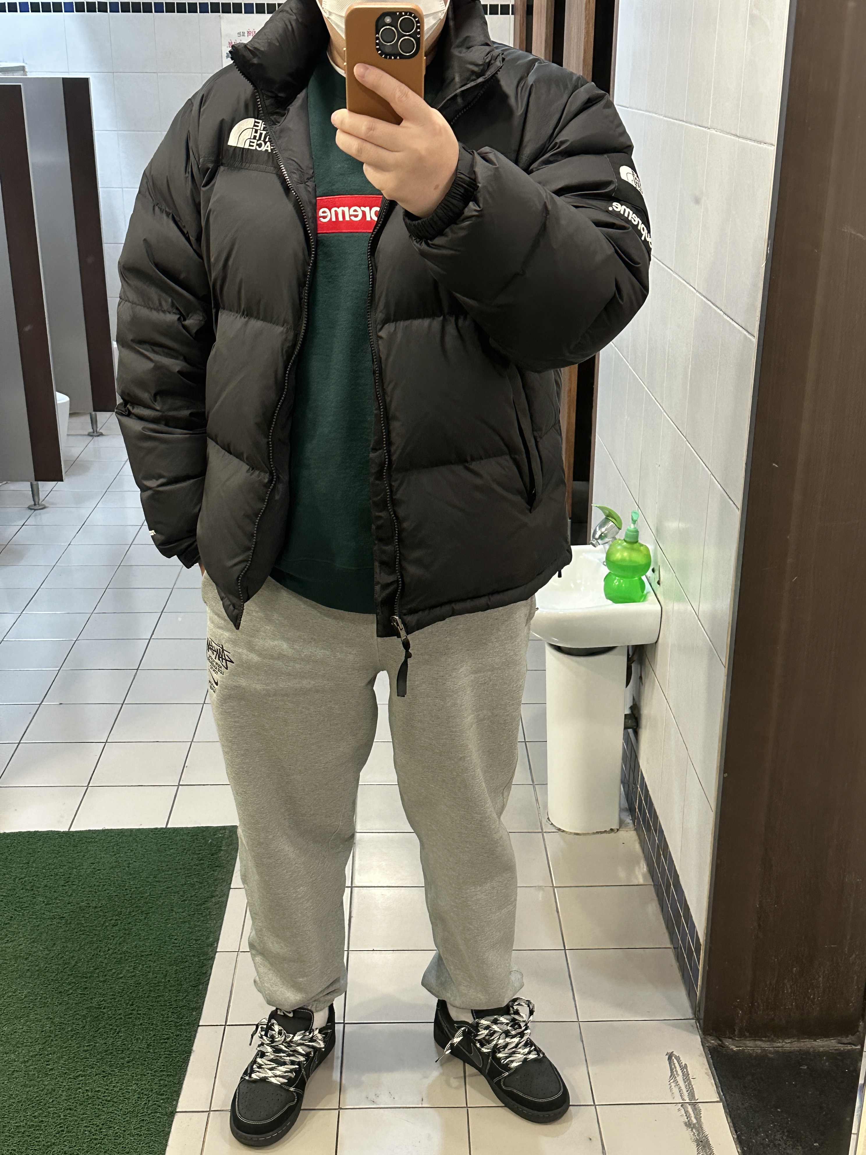 Supreme x The North Face Split Nuptse Jacket Black - 24SS, Supreme Box Logo Crewneck Dark Pine - 22FW 착용 스타일