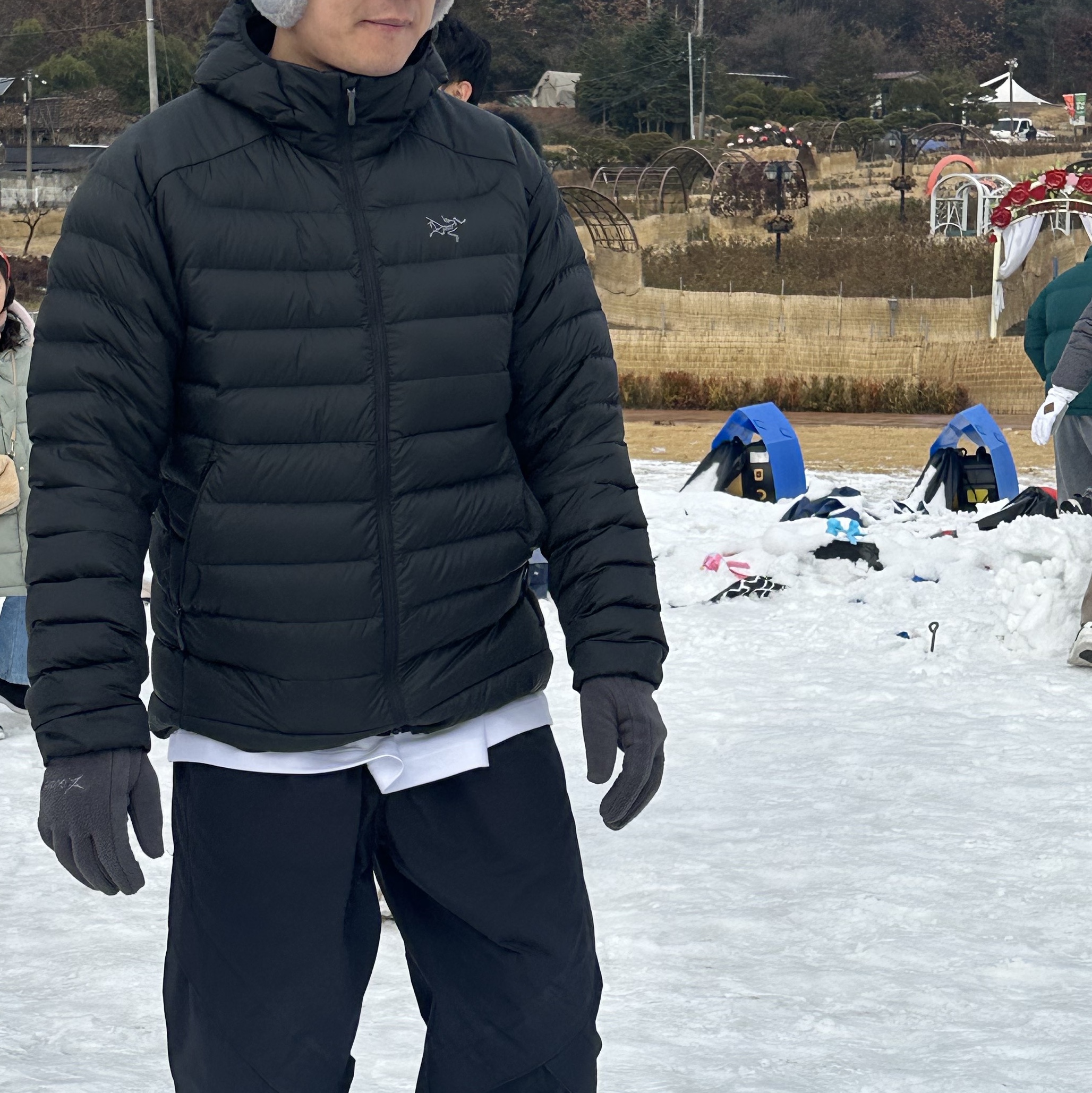 Arc'teryx Cerium Hoody Black 착용 스타일