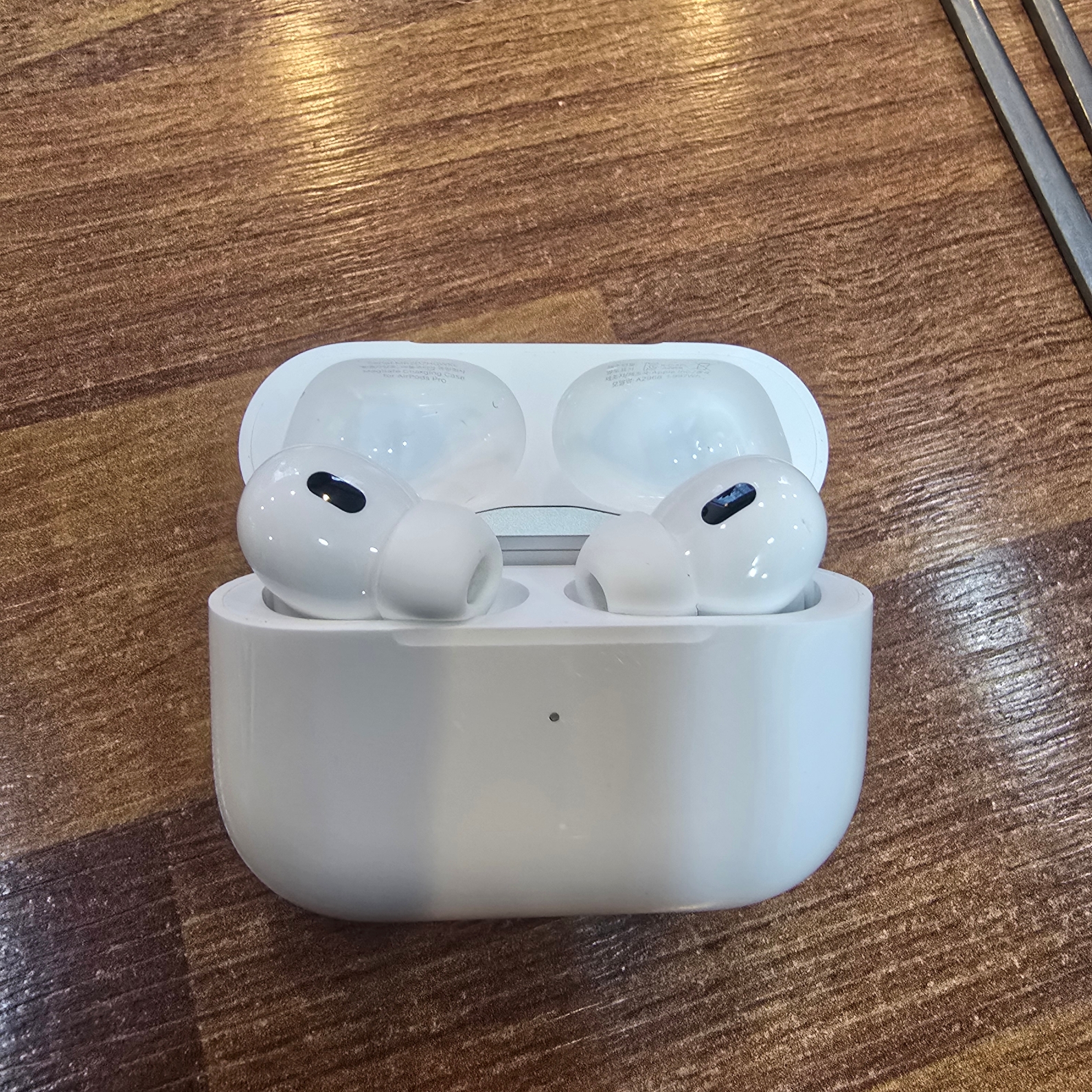 Apple Airpods Pro 2nd Gen with MagSafe Charging Case USB C (Korean Ver.) 착용 스타일