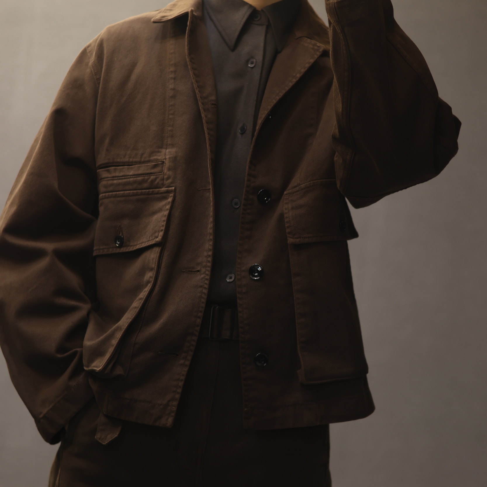 (W) Lemaire Garment Dyed Heavy Denim Boxy Jacket Espresso, Lemaire Twisted Belted Pants Garment Dyed Denim Espresso 착용 스타일 - 1