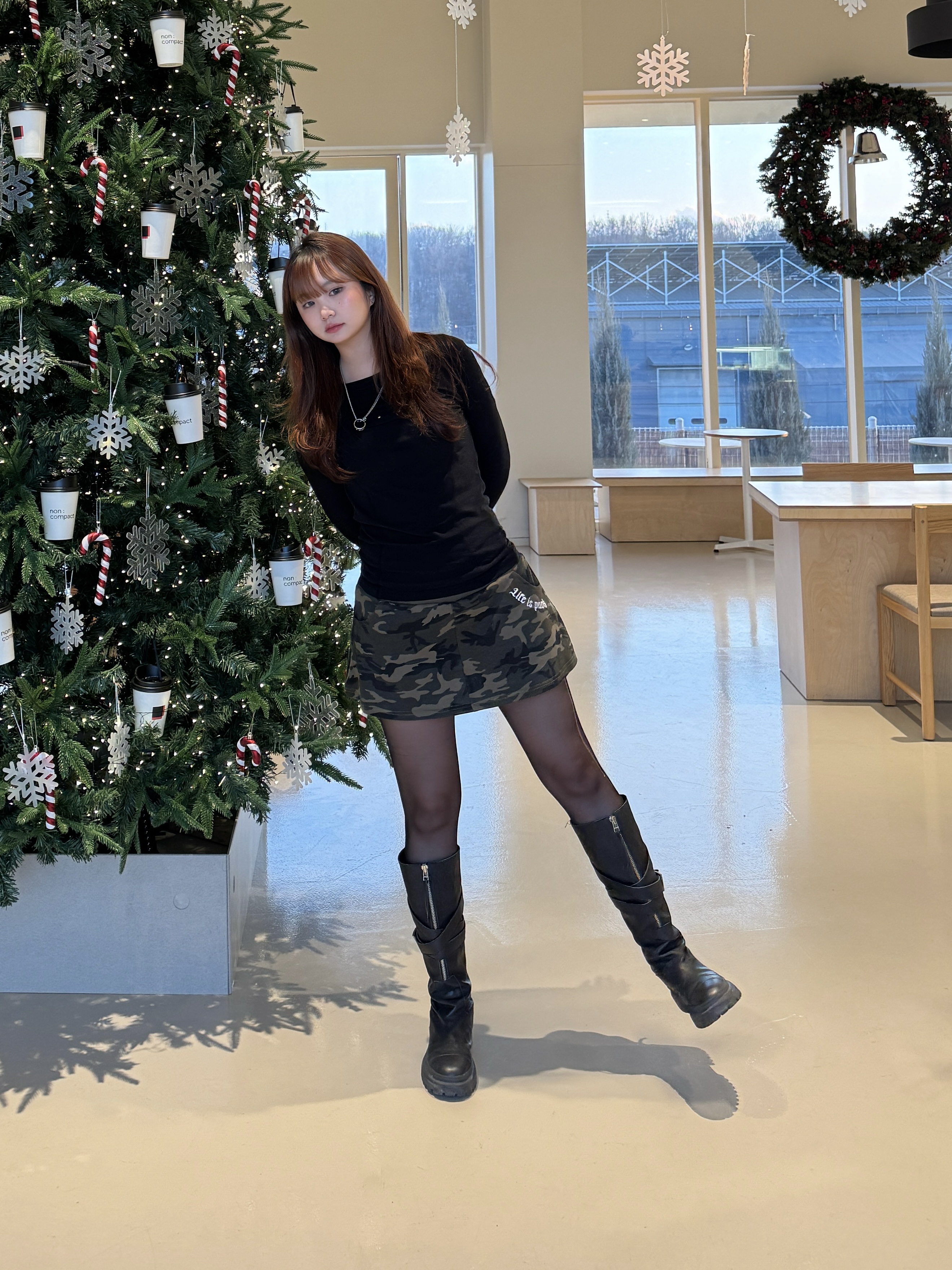 Roughneck Camo low rise skirt 착용 스타일 - 3