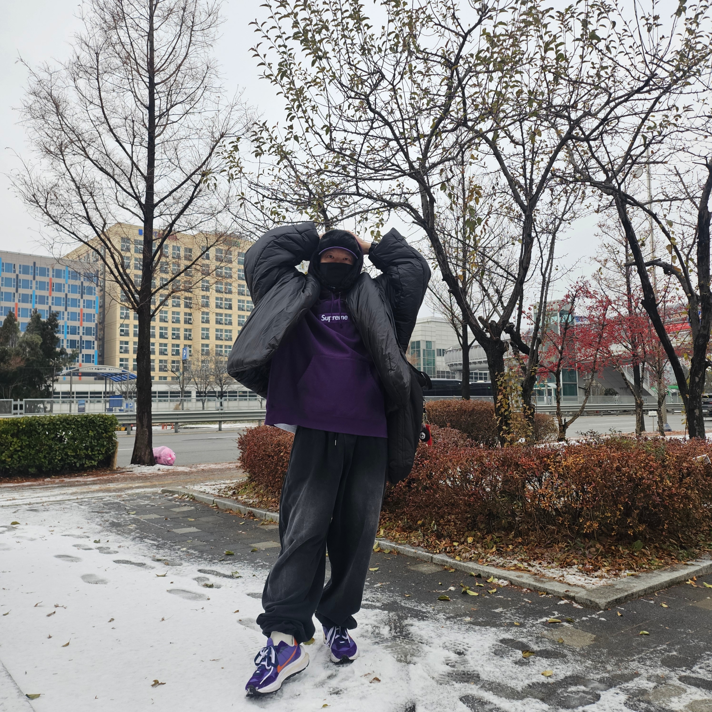 Supreme Box Logo Hooded Sweatshirt Dark Purple - 23FW, HRTM x NAROO V101 Half Balaclava Black 착용 스타일 - 1