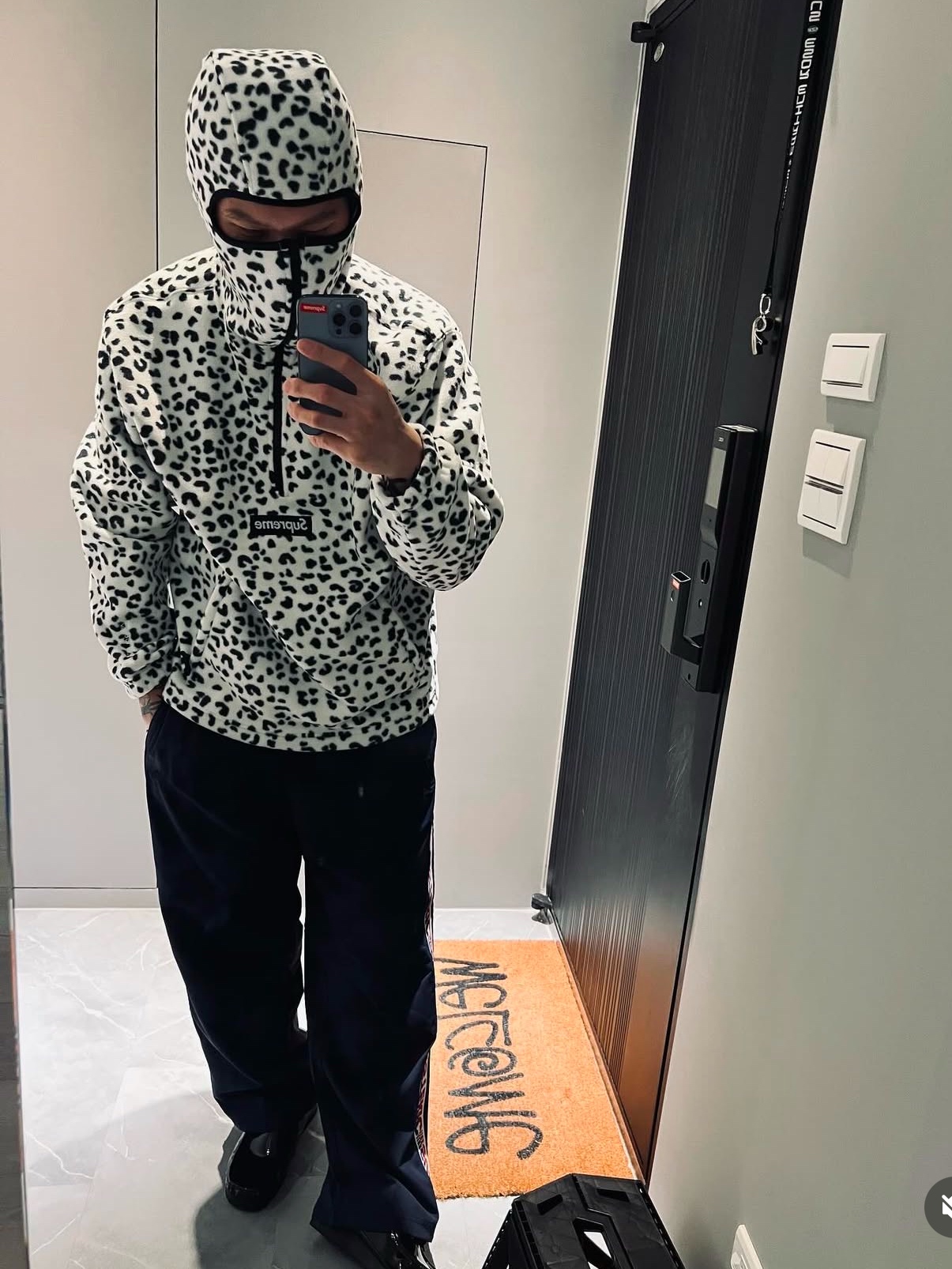 Supreme Polartec Facemask Half Zip Hooded Sweatshirt Leopard - 24FW 착용 스타일 - 3
