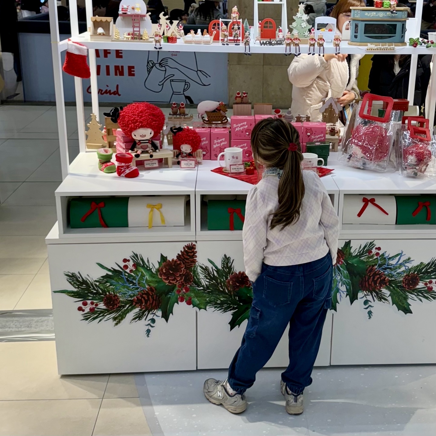 Nike x Stussy Reversible Jacket Black (FJ9154-010), Nike x There SB Dunk Low Pro Anthracite and Gorge Green 착용 스타일 - 5