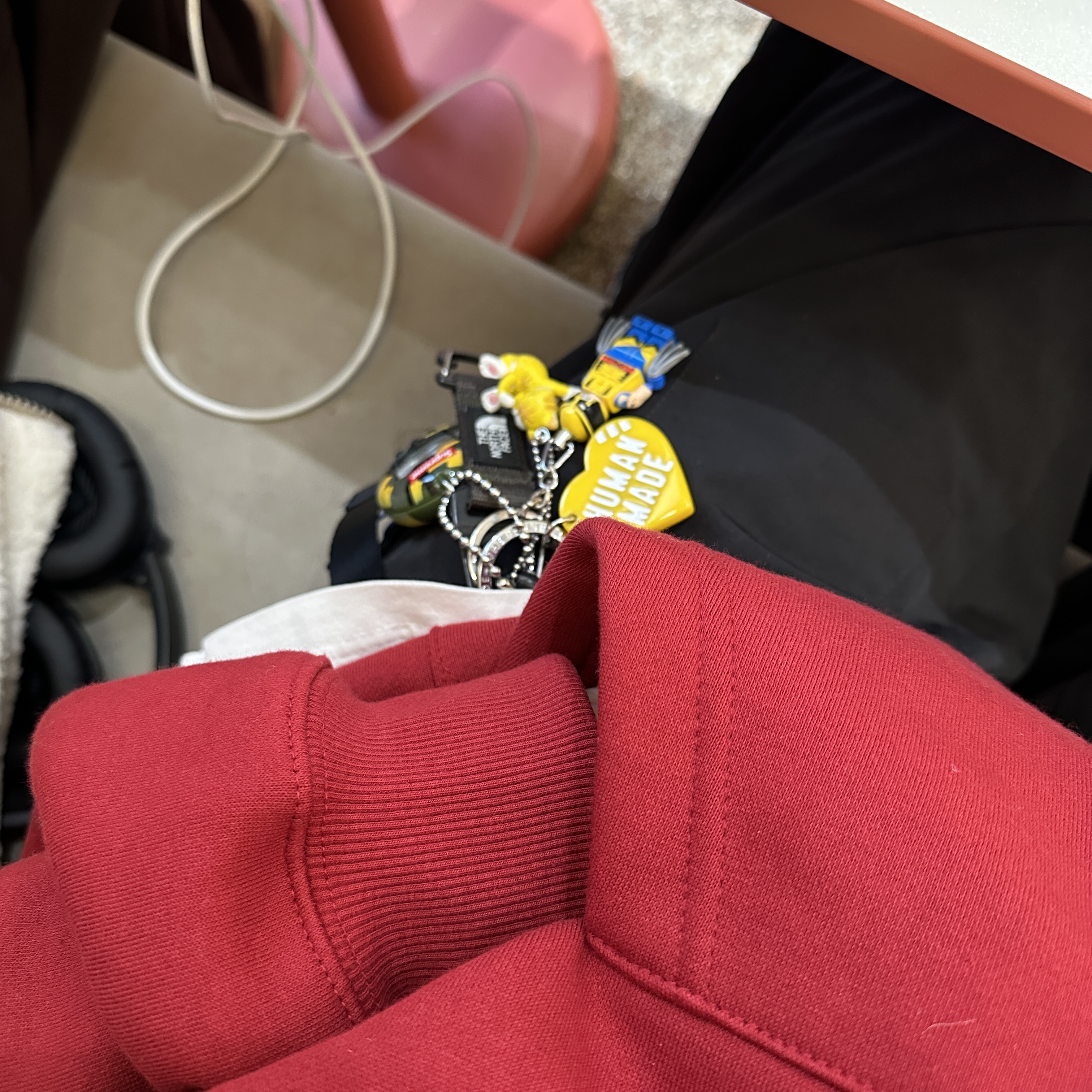 IAB Studio 24 Christmas Hoodie Burgundy Oatmeal, Supreme Tamagotchi Yellow - 23SS 착용 스타일 - 3