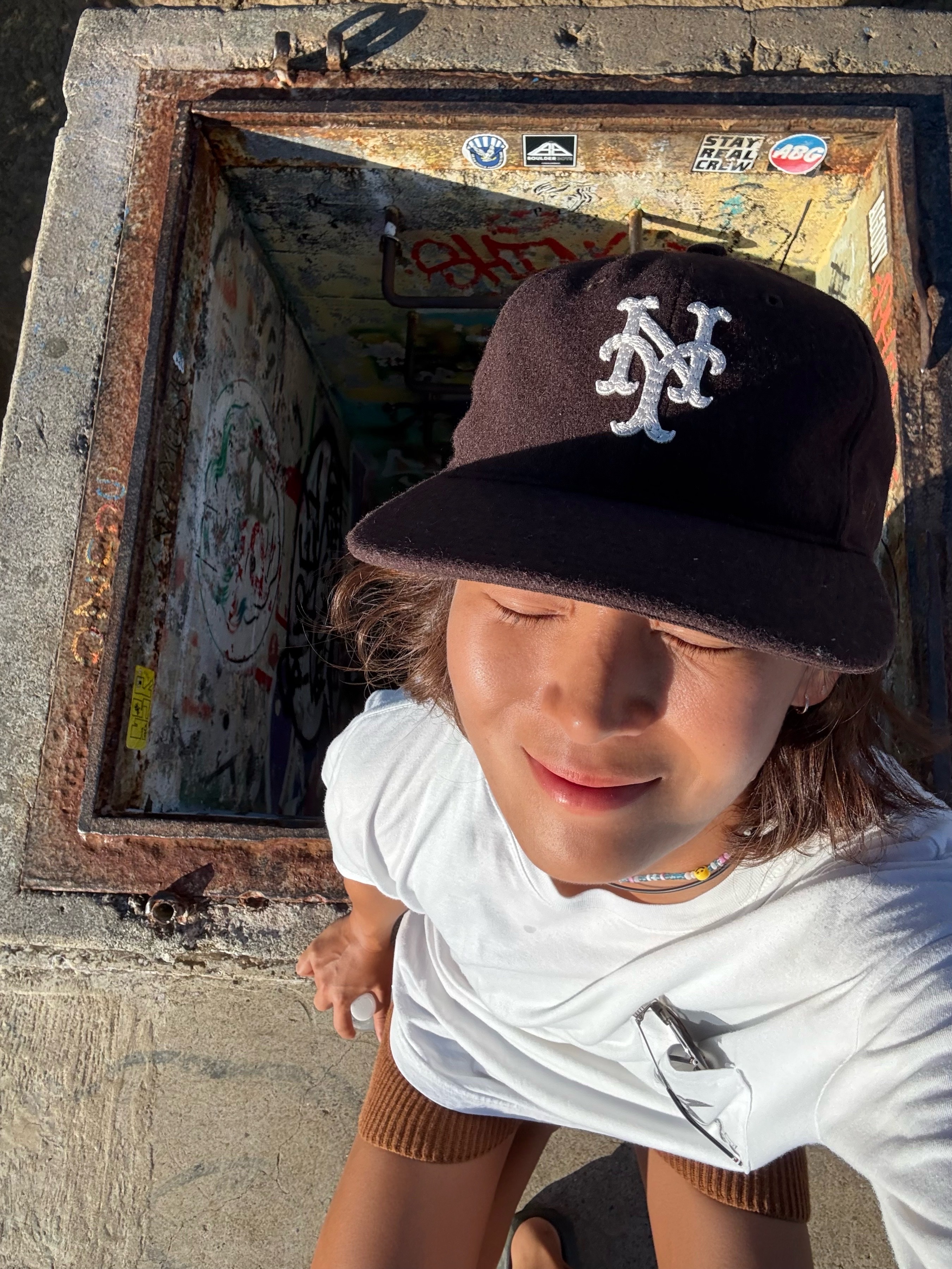Kith & '47 for the New York Mets Stem Stitch Franchise LS Cap Kindling, Adidas Yeezy Slide Dark Onyx 2024 착용 스타일 - 6