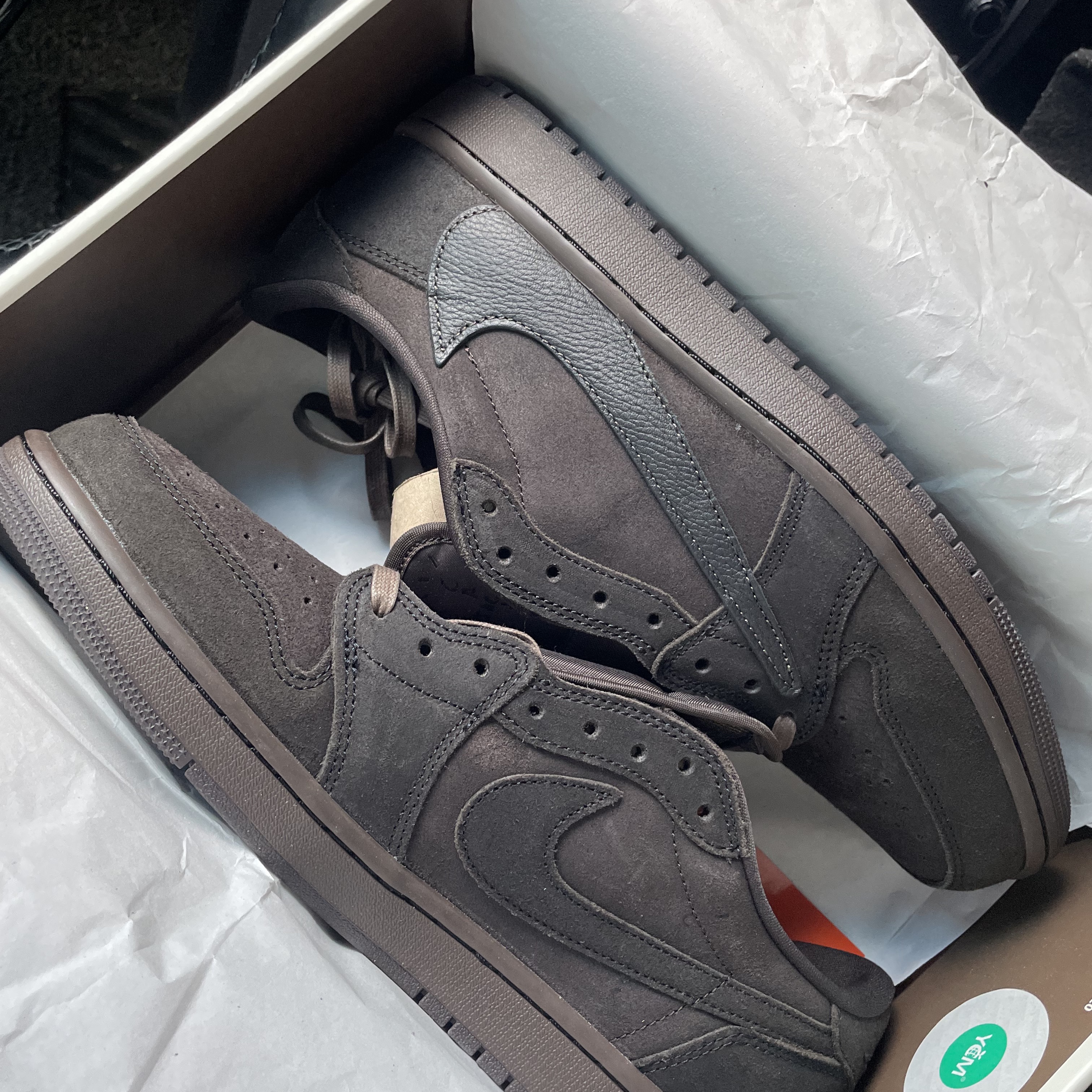 Jordan 1 x Travis Scott Retro Low OG SP Velvet Brown and Dark Mocha 착용 스타일