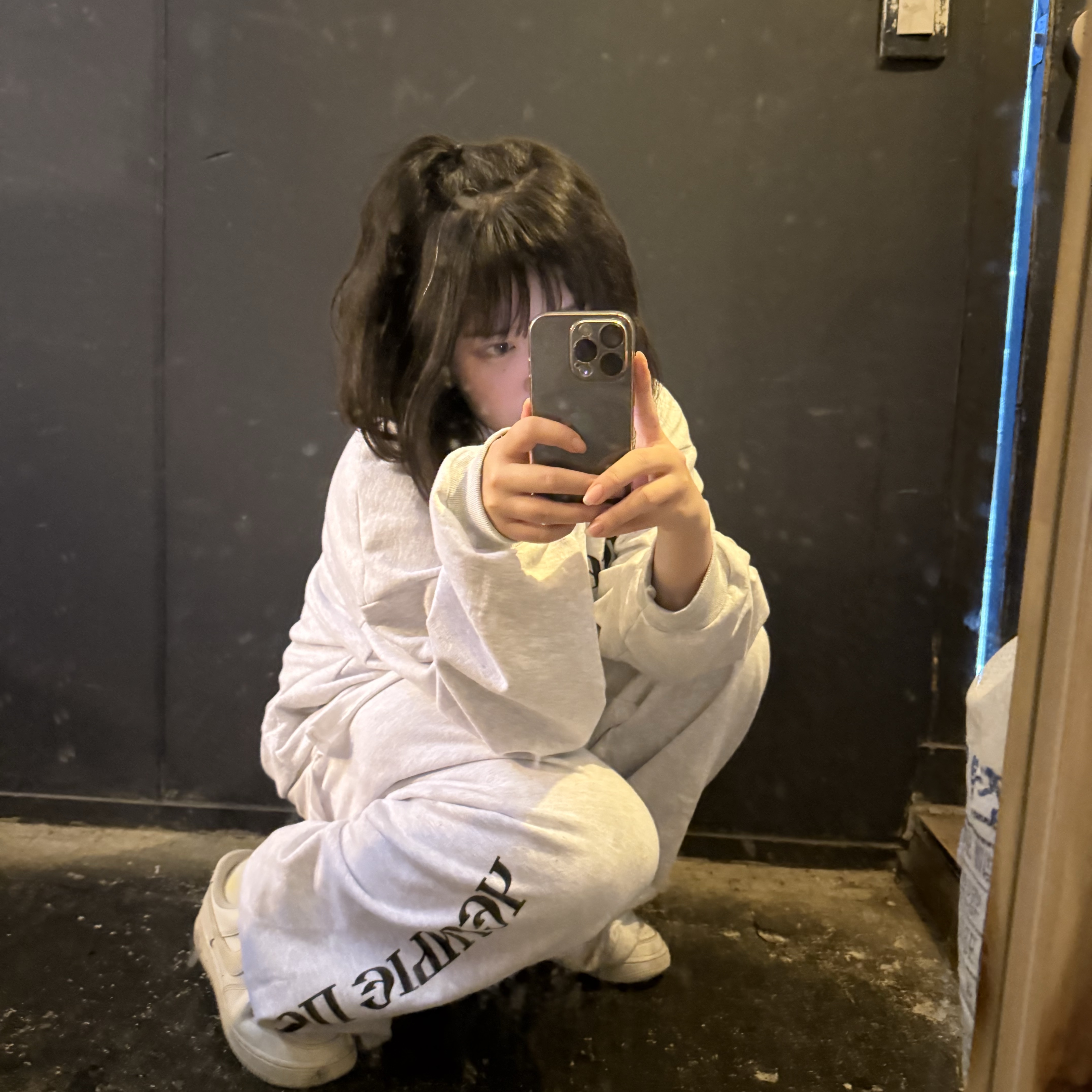 Yeezy x Gosha Rubchinskiy YZY Black Dogs Hoodie Heather Grey, Yeezy x Gosha Rubchinskiy YZY Black Dogs Jogger Heather Grey 착용 스타일 - 1