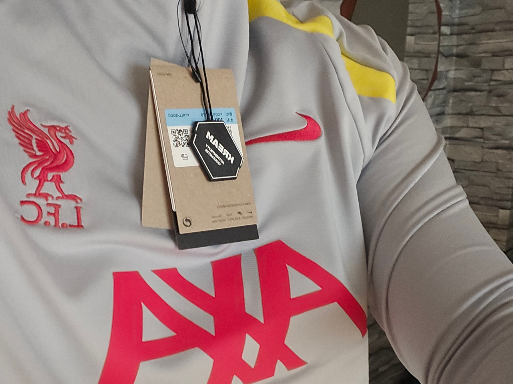 Nike Liverpool FC Strike 3rd Football Drill Top Light Smoke Grey Chrome Yellow (Non Marking Ver.) 착용 스타일 - 2