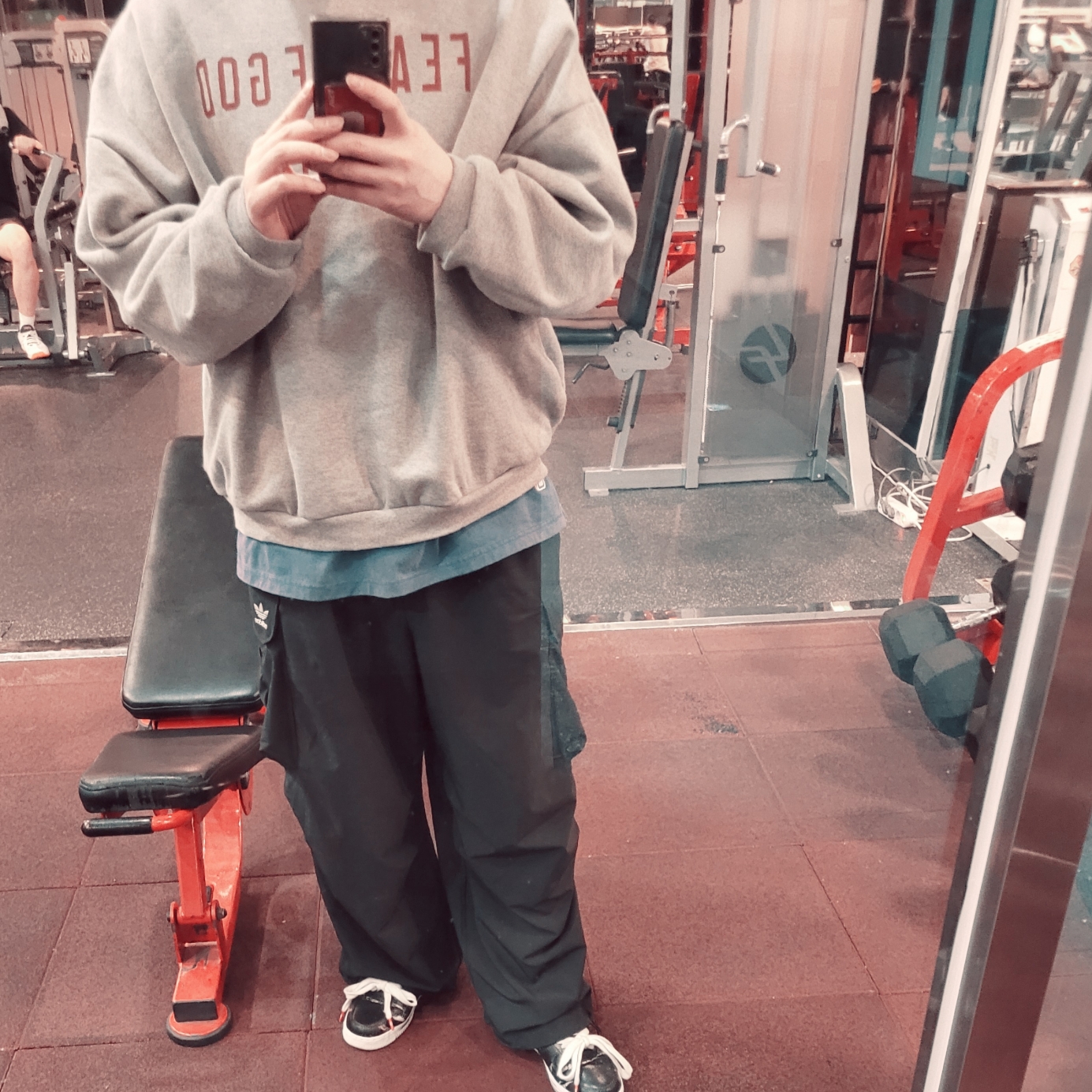 Essentials Fleece State Hoodie Dark Heather - 24FW, Adidas Cargo Pants Black - KR Sizing 착용 스타일