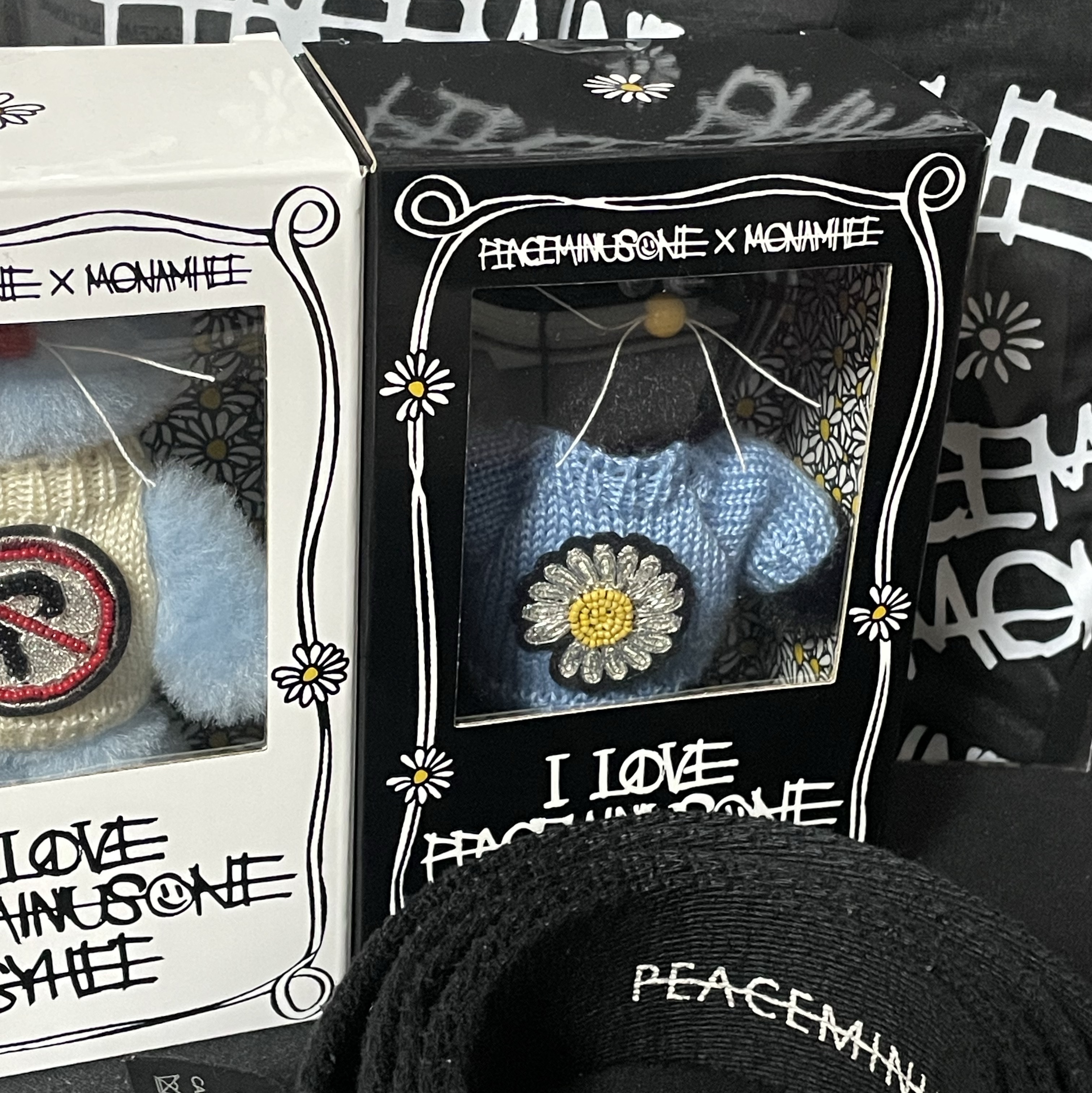 Monamhee x Peaceminusone Daihee Plush Keyring, Monamhee x Peaceminusone Syhee Plush Keyring 착용 스타일