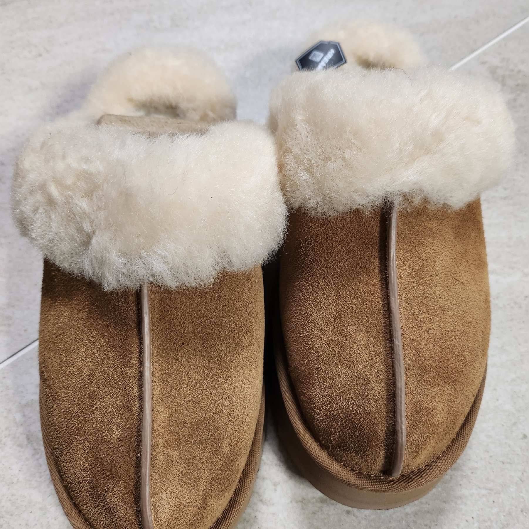 (W) UGG Disquette Slipper Chestnut 착용 스타일 - 2
