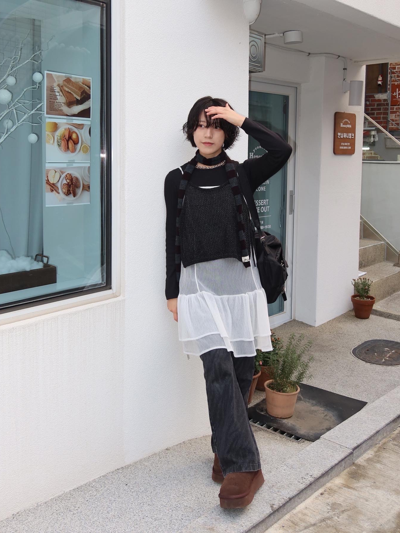 Prada Re-Nylon Small Backpack Black 착용 스타일