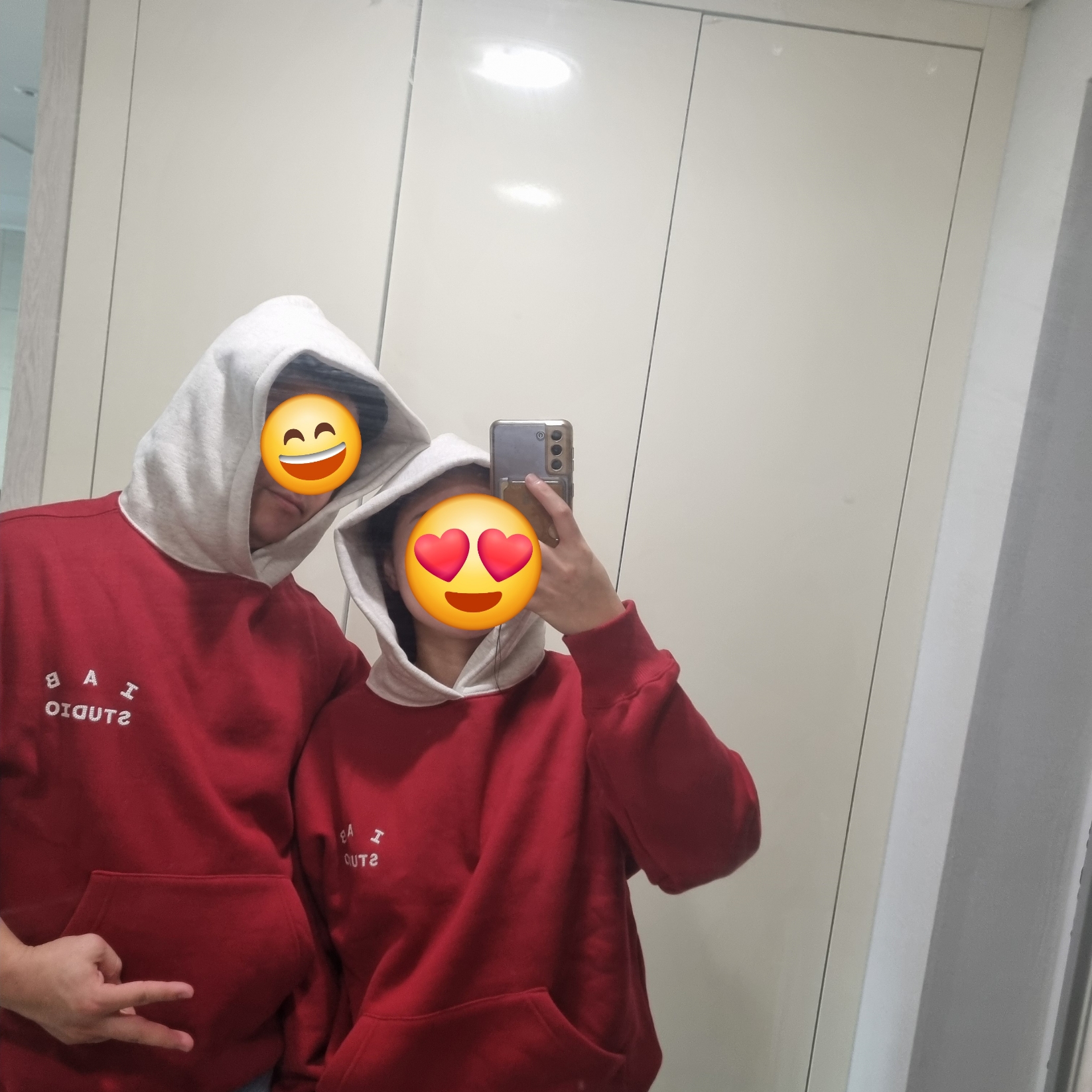 IAB Studio 24 Christmas Hoodie Burgundy Oatmeal 착용 스타일 - 2