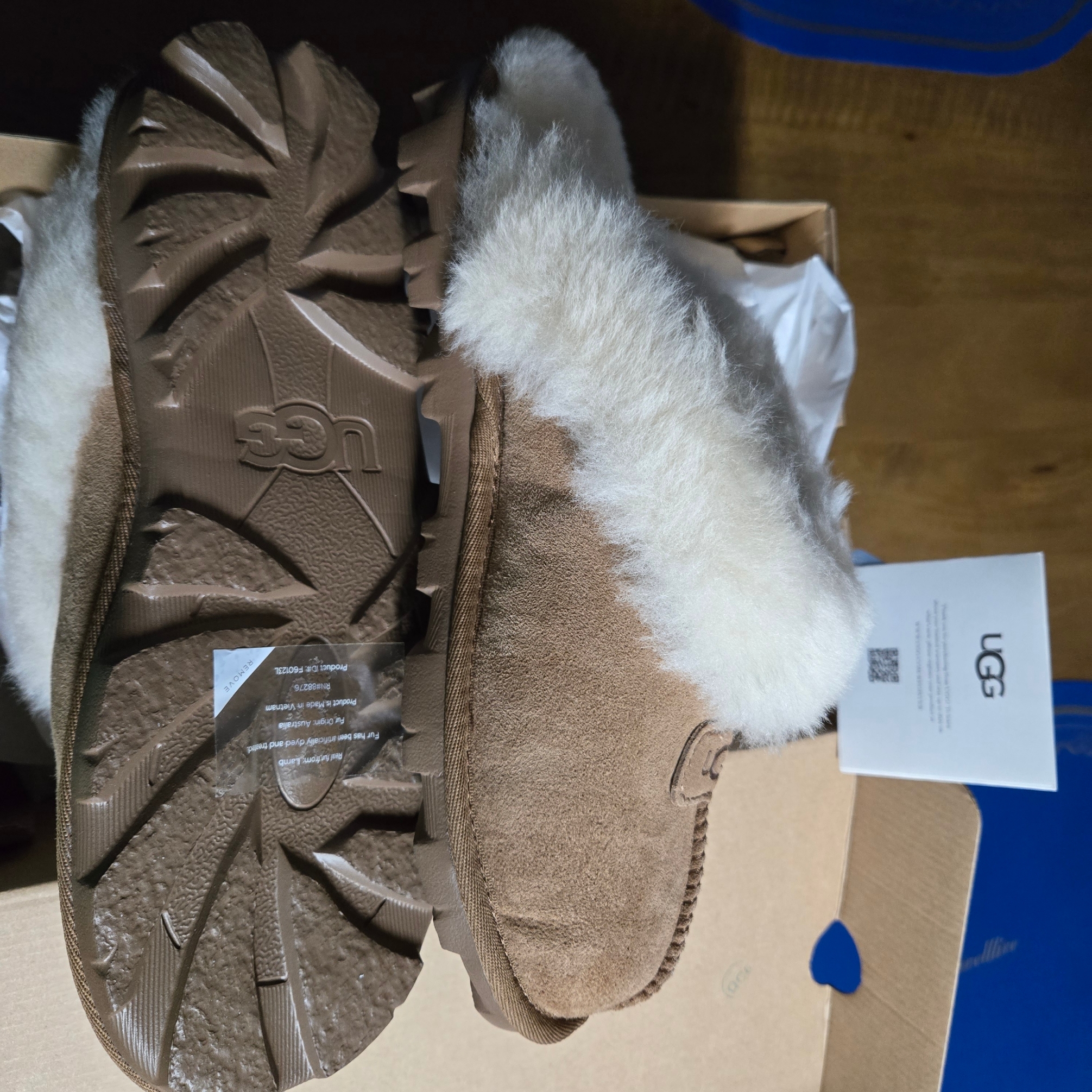 (W) UGG Coquette Slipper Chestnut 착용 스타일 - 3
