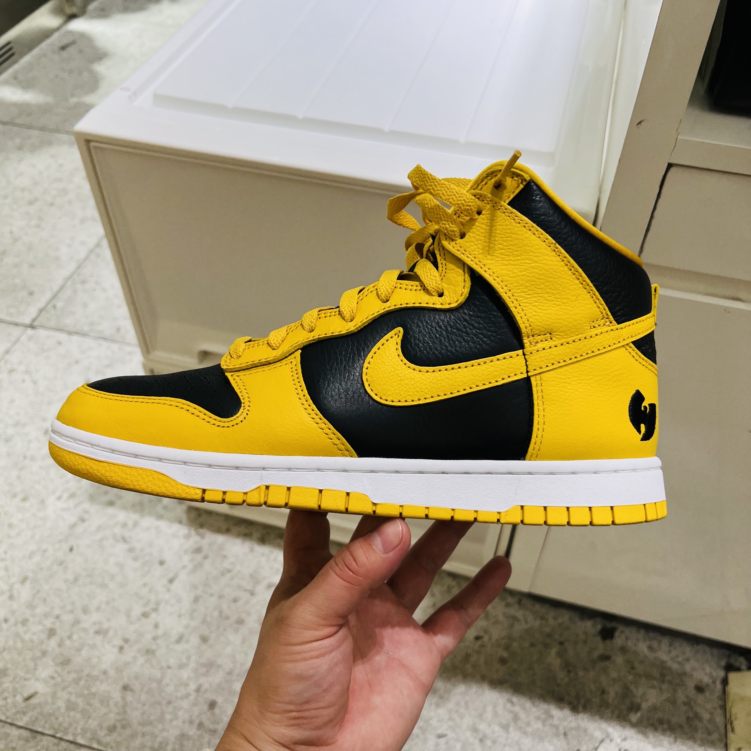 Nike Wu-Tang Clan Dunk High Black and Pollen 착용 스타일 - 2